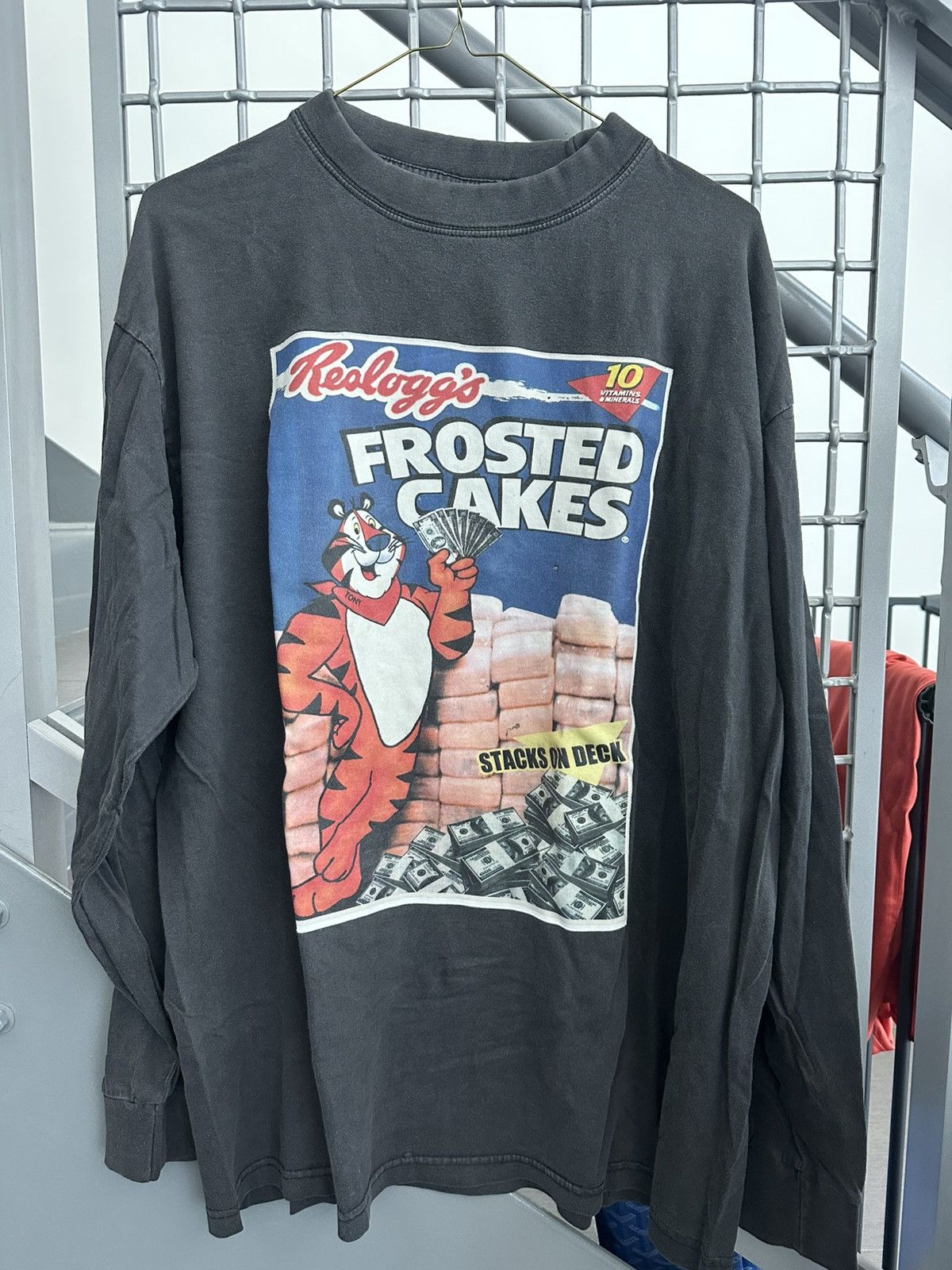Other CZ Street Gear Tony the Tiger Frosted Cakes LS Tee Size US XL / EU 56 / 4 - 1 Thumbnail
