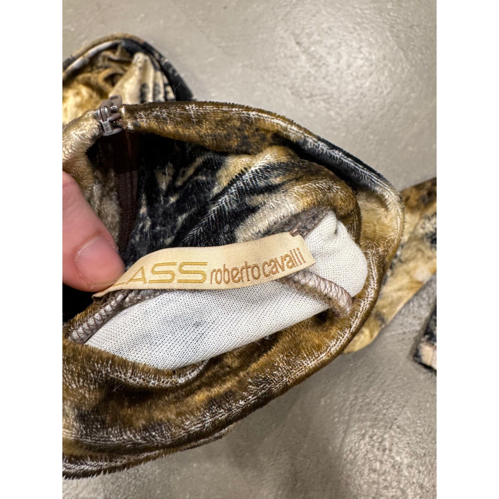Roberto Cavalli 2000s Cavalli velour golden floral long sleeve top Size M / US 6-8 / IT 42-44 - 7 Thumbnail