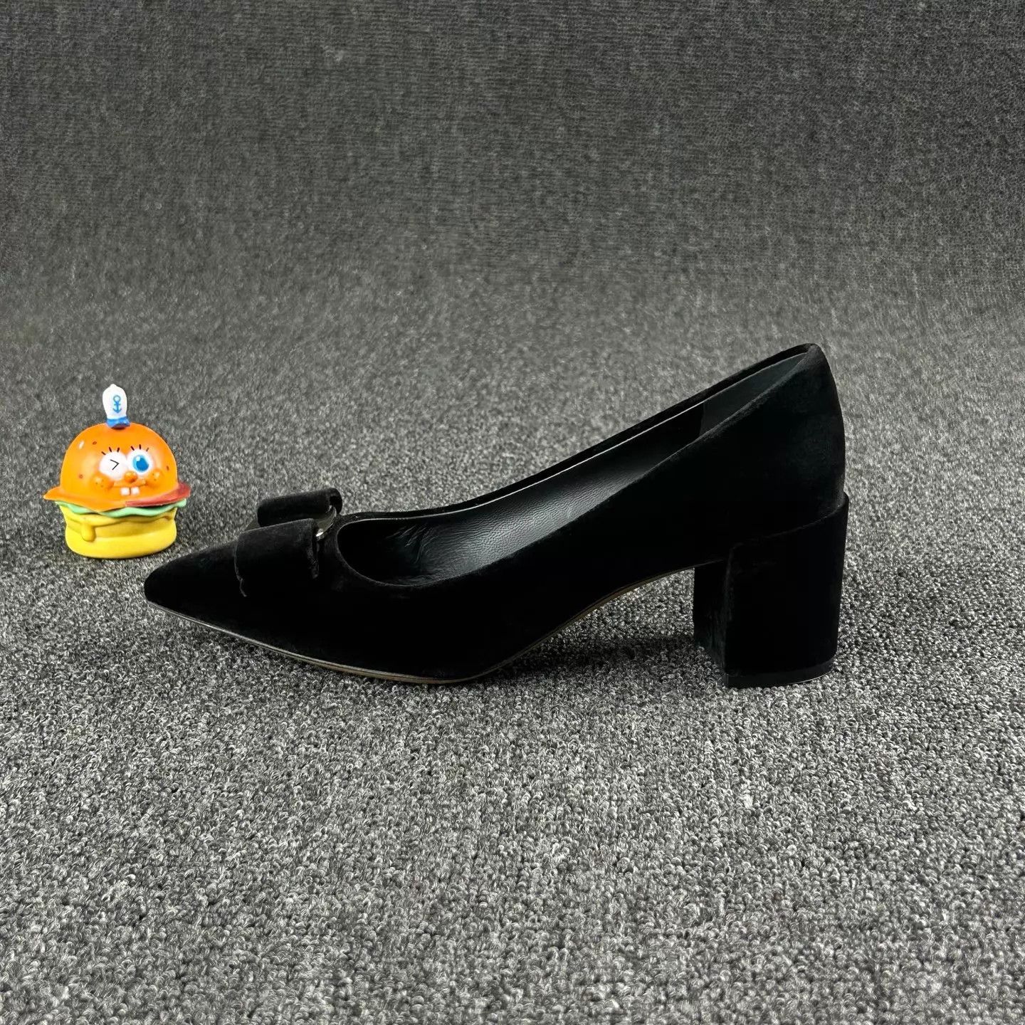 Salvatore Ferragamo Ferragamo Women's Black Bow Block Heel Pump 35 Size US 4.5 / IT 34.5 - 3 Thumbnail