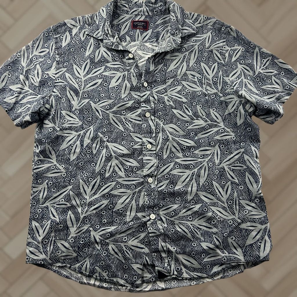 UNTUCKit UNTUCKit Linen Hawaiian Floral Short Sleeve Button-Up Shirt Men's M Blue 100% Linen Hawaiian Theme Size US M / EU 48-50 / 2 - 1 Thumbnail