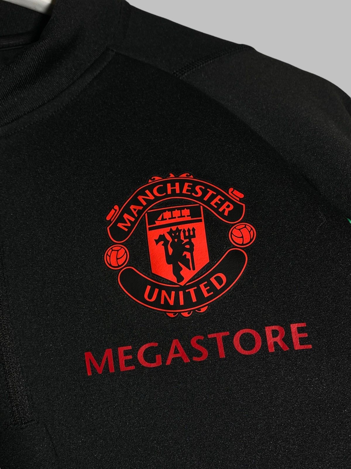 Other 🔥 MANCHESTER UNITED ADIDAS MEGASTORE TEZOS TECH TOP 🔴⚫ Size US S / EU 44-46 / 1 - 7 Thumbnail
