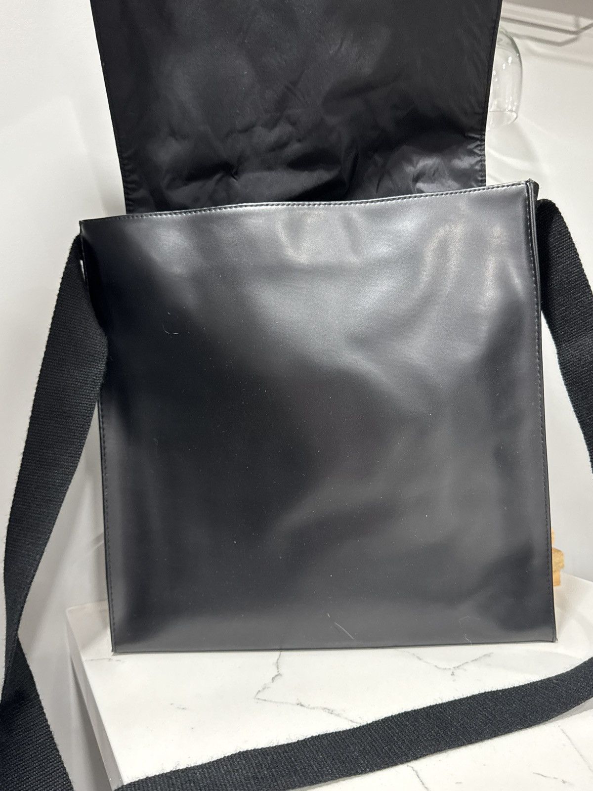 Givenchy GIVENCHY Parfums Black Canvas Messenger Bag – VIP Gift Size ONE SIZE - 4 Thumbnail