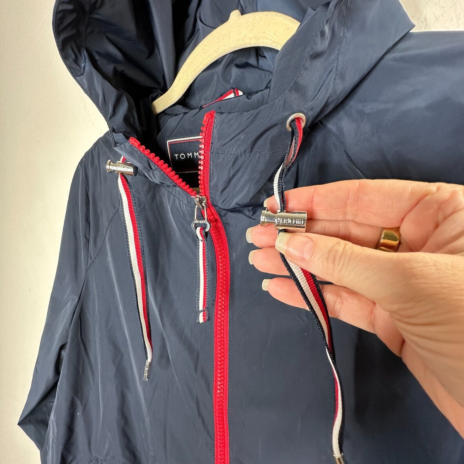Tommy Hilfiger Tommy Hilfinger Navy Hooded Long Sleeve Zip Windbreaker S Size S / US 4 / IT 40 - 5 Thumbnail