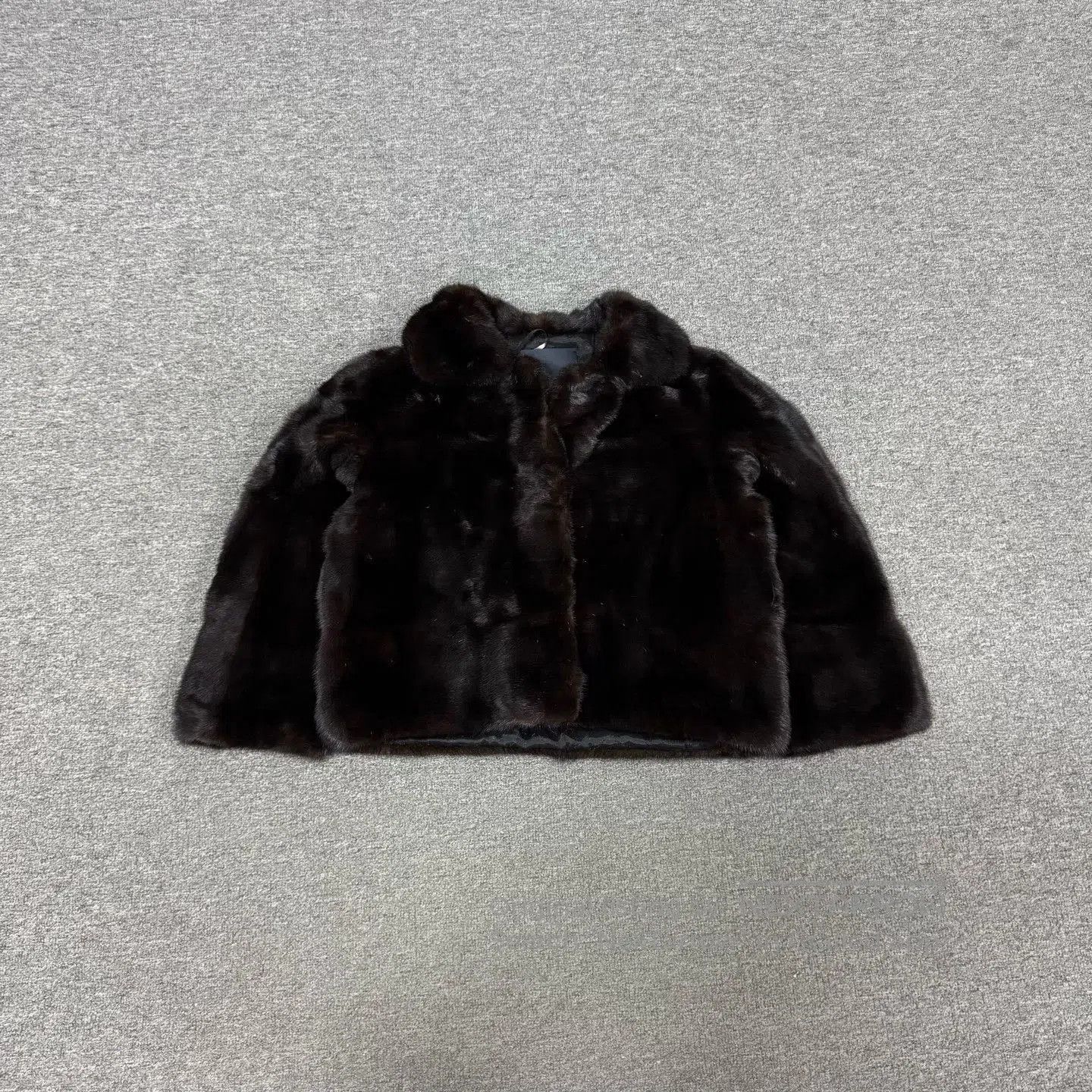 Fendi Fendi Brown Short Fur Coat. Size M / US 6-8 / IT 42-44 - 1 Thumbnail