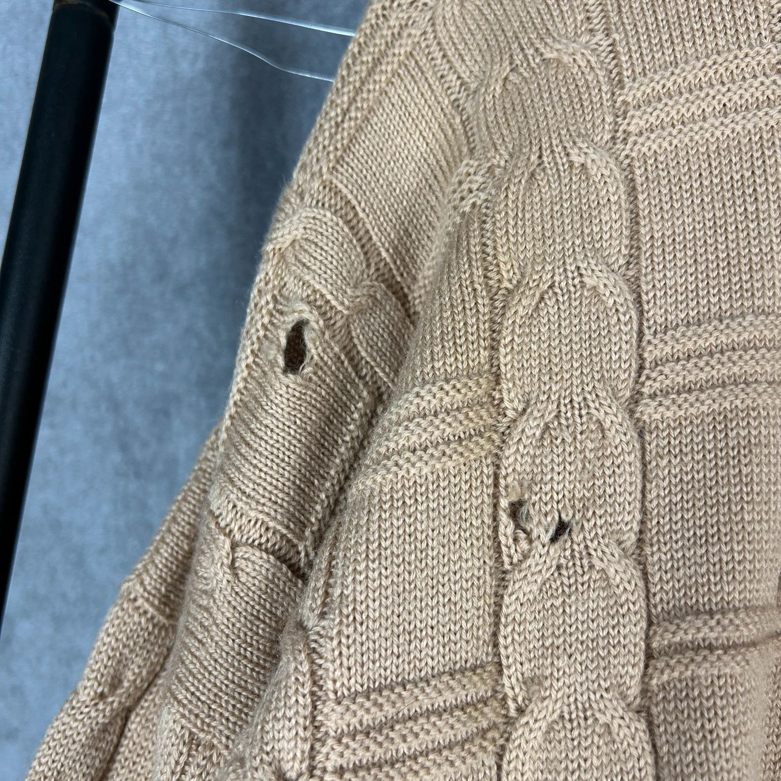 Burberry Burberrys knitwear vintage 90s beige big logo haft spellout Size US L / EU 52-54 / 3 - 6 Thumbnail