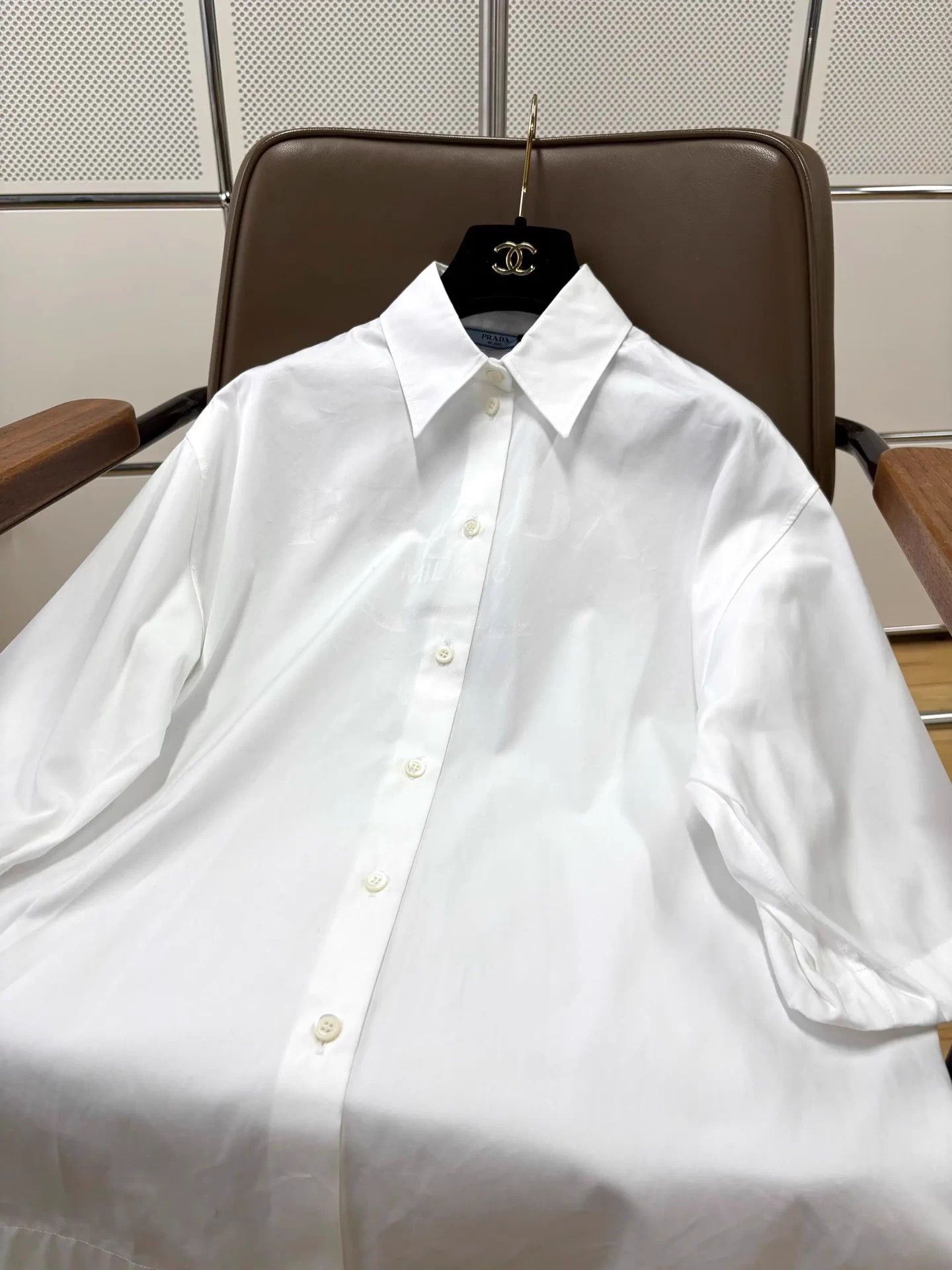 Prada Prada White Embossed Logo Short-Sleeve Oversized Shirt IT36 Size XS / US 0-2 / IT 36-38 - 2 Thumbnail