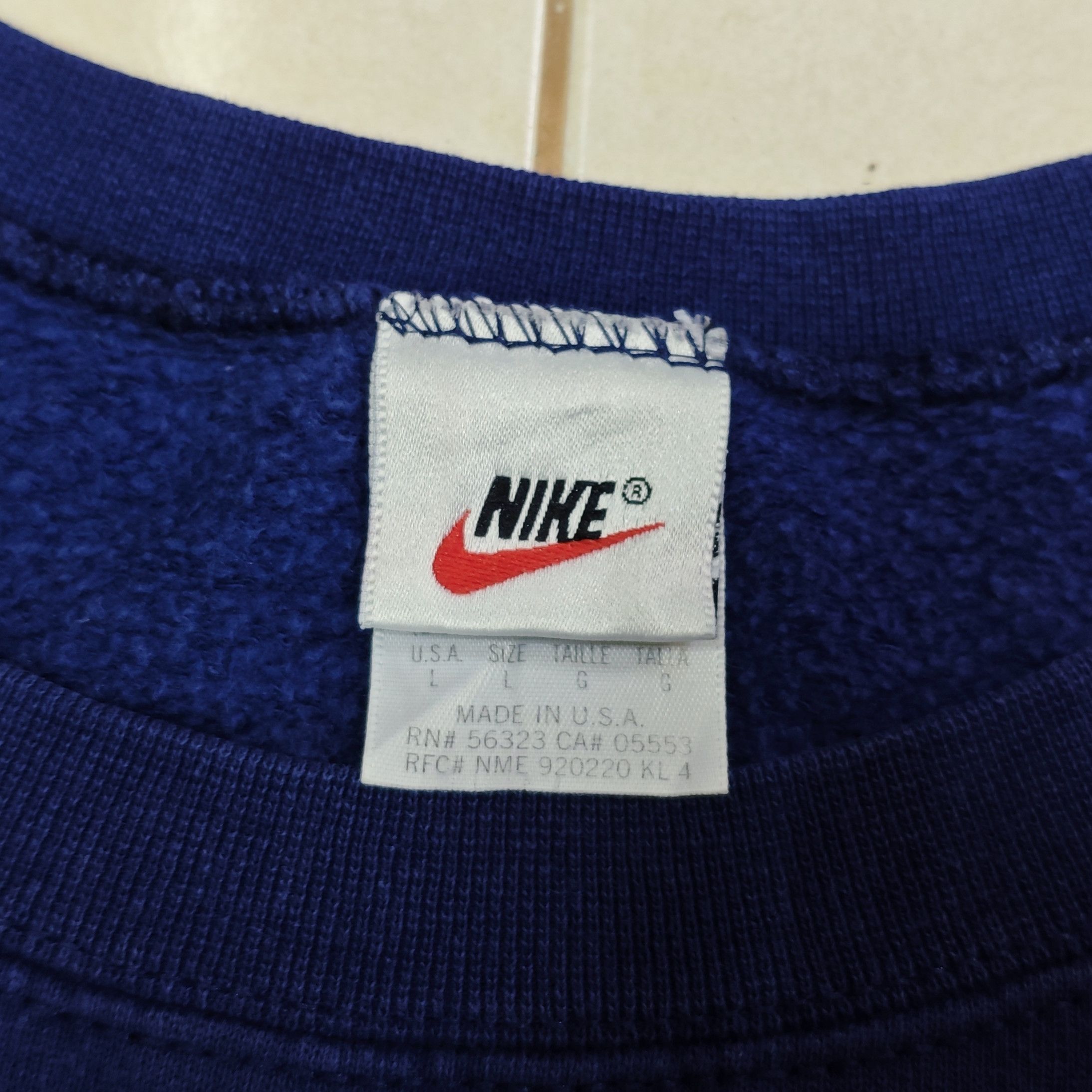 Nike 90s Vintage NIKE Swoosh USA Made Oversized Navy Sweatshirt Size US L / EU 52-54 / 3 - 8 Thumbnail