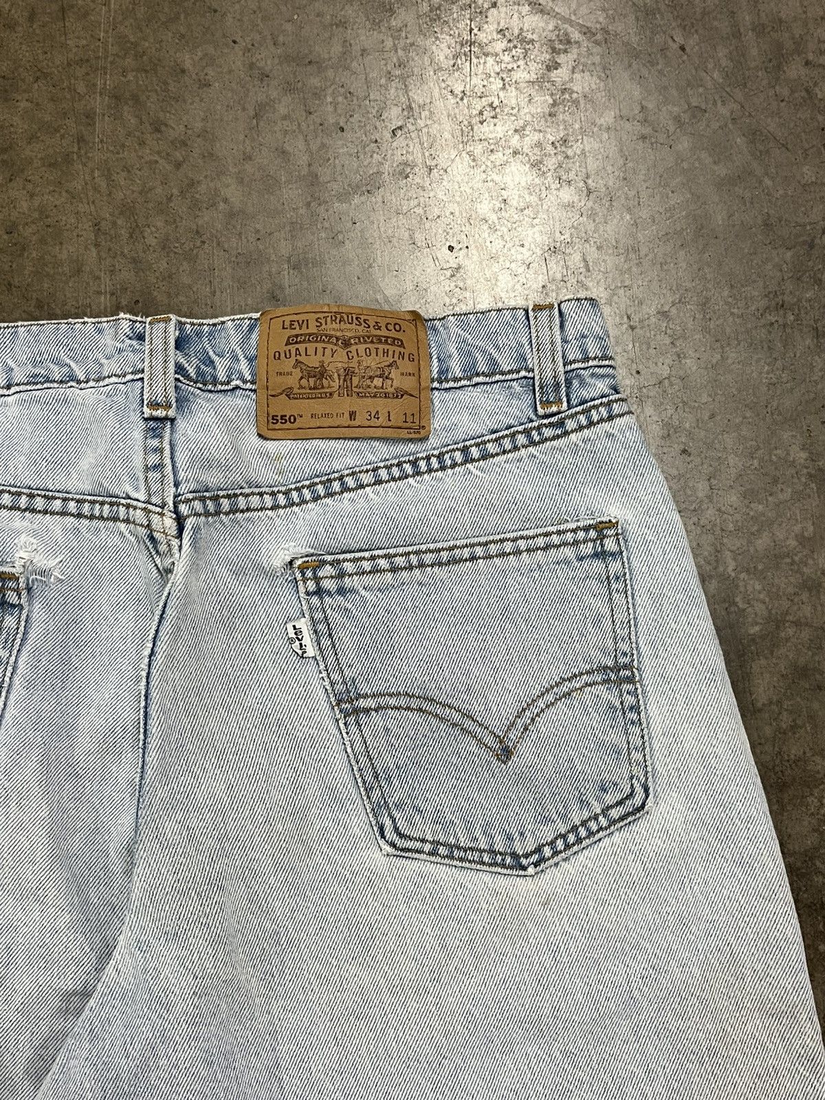 Levi's × Vintage Vintage Levi’s jorts baggy fit streetwear hype thrashed Size US 32 / EU 48 - 4 Thumbnail