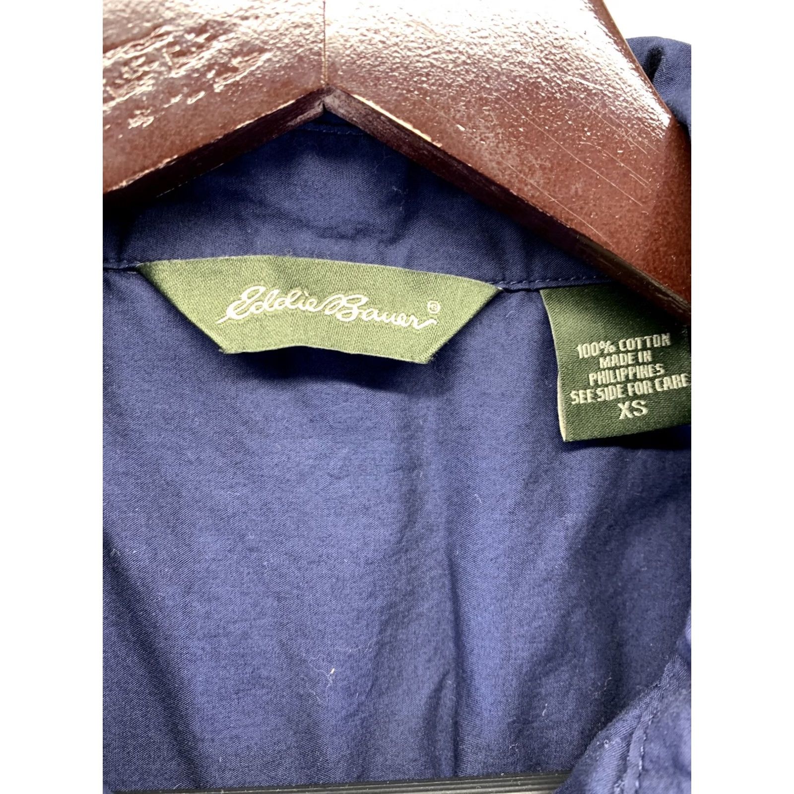 Eddie Bauer VINTAGE Eddie Bauer Womens Navy Blue XS 100% Cotton Short Sleeve Button-Up V Neck Shirt Women XS Navy Blue 100% Cotton Button-Up V-Neck Size 26" / US 2 / IT 38 - 3 Thumbnail