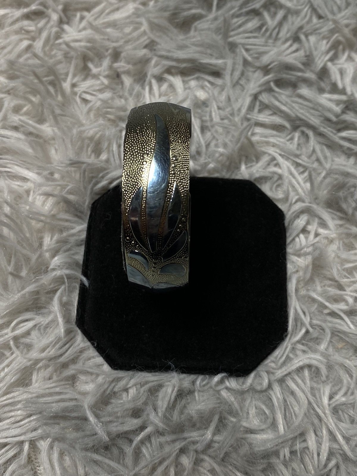 Jewelry Vintage Engraved Metal Cuff Bracelet – Japanese Brand Size ONE SIZE - 3 Thumbnail