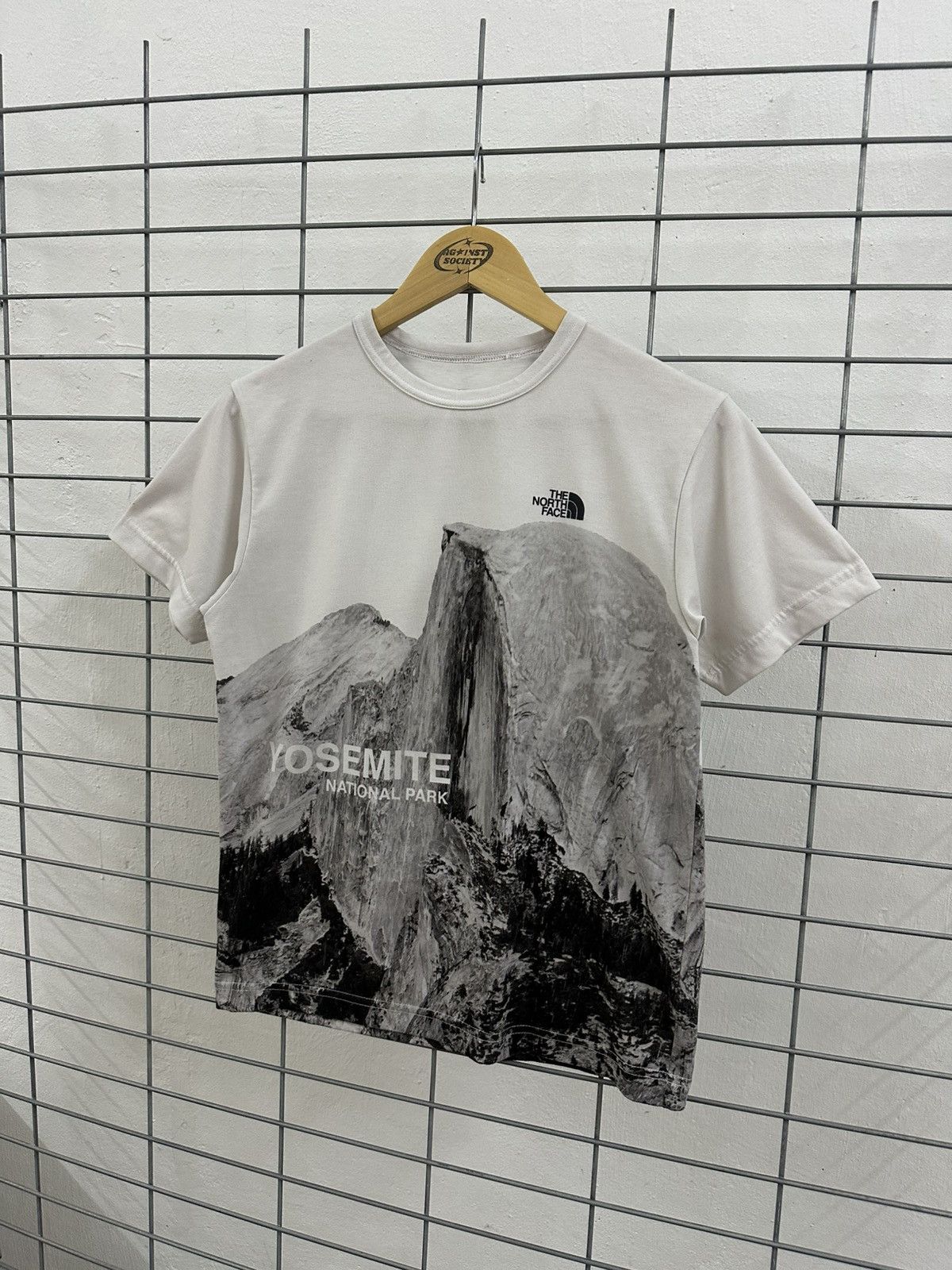 The North Face Rare And Beautiful The North Face Yosemite National Park Tee Size US S / EU 44-46 / 1 - 3 Thumbnail