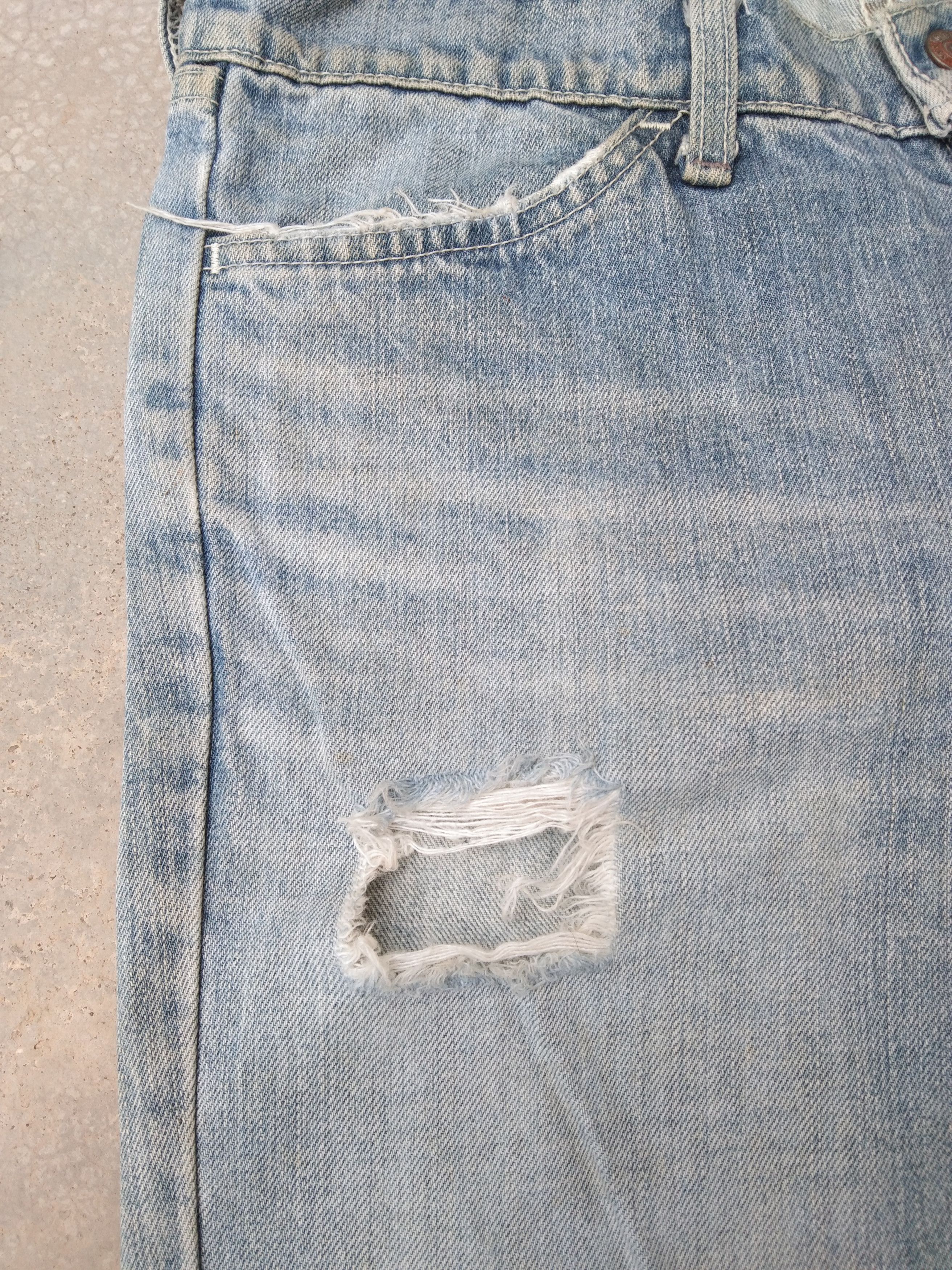 Jean × Levi's × Vintage Vintage Levis Jeans 519 Distressed Denim 30x31 Size US 30 / EU 46 - 6 Thumbnail
