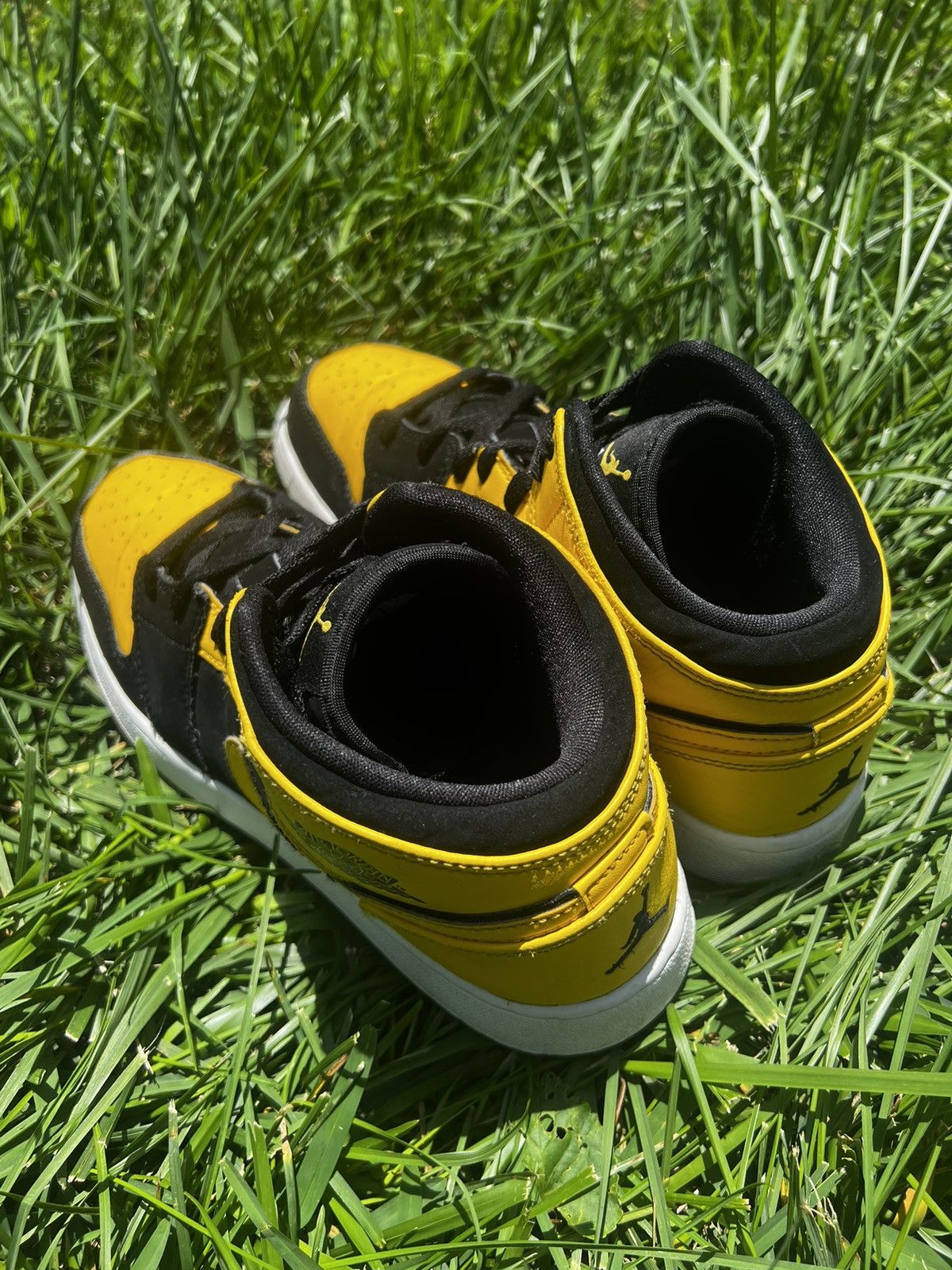 Jordan Brand CLEAN Air Jordan 1 size 7 Mens New Love Yellow shoes 2017 Size US 7 / EU 40 - 7 Thumbnail