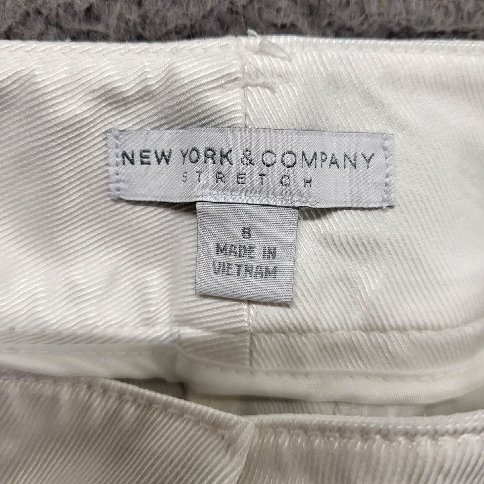 New York & Company Capri Pants Women's Size 8 White Stretch Crop Pockets Beach Date Night, Women's (Size 30) — image 2 of 6