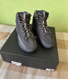 Yeezy suede desert sale boot season 6 graphite