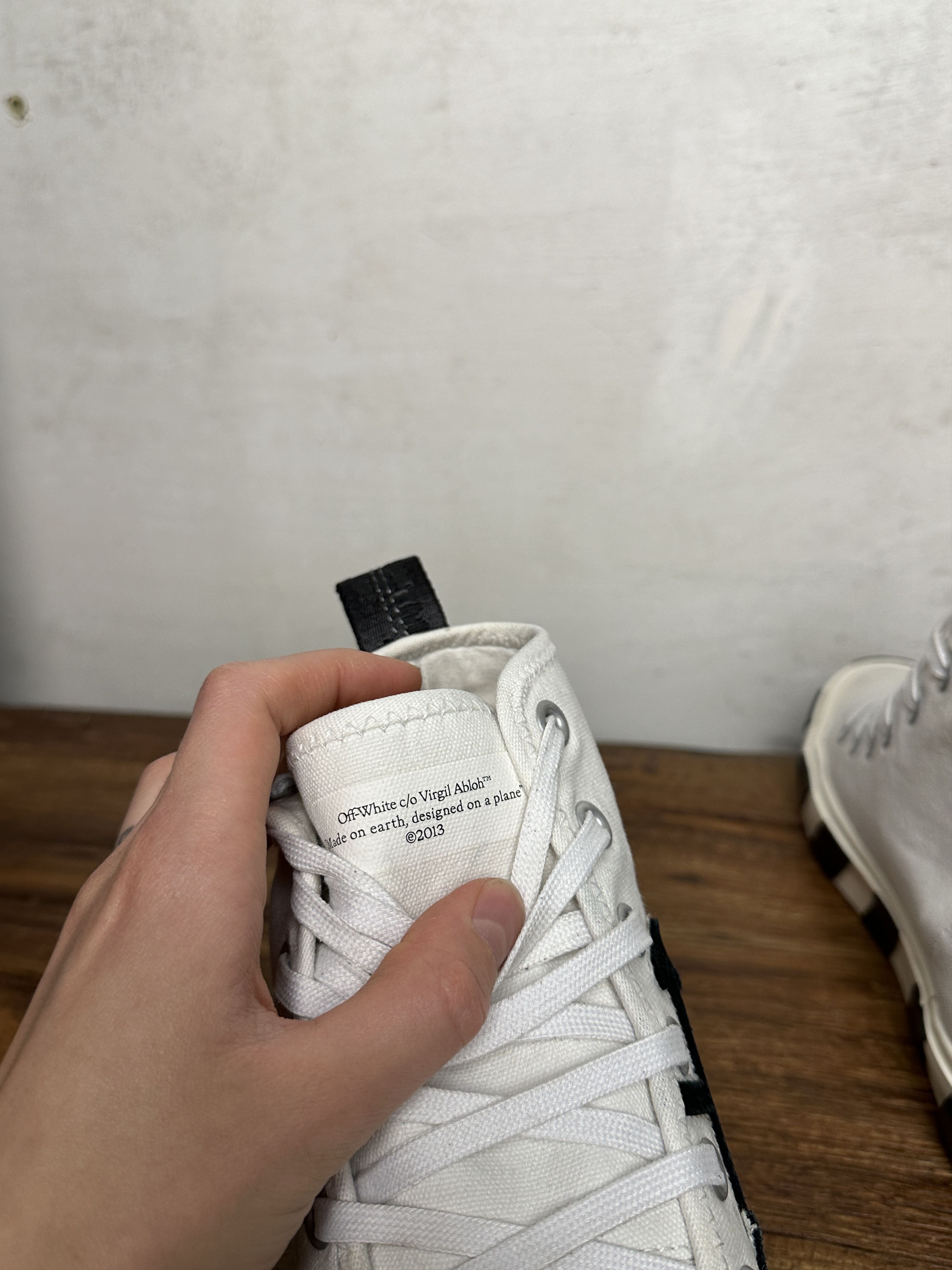 Off-White Off-White Mid Top Vulcanised Sneaker White Size US 10 / EU 43 - 10 Thumbnail