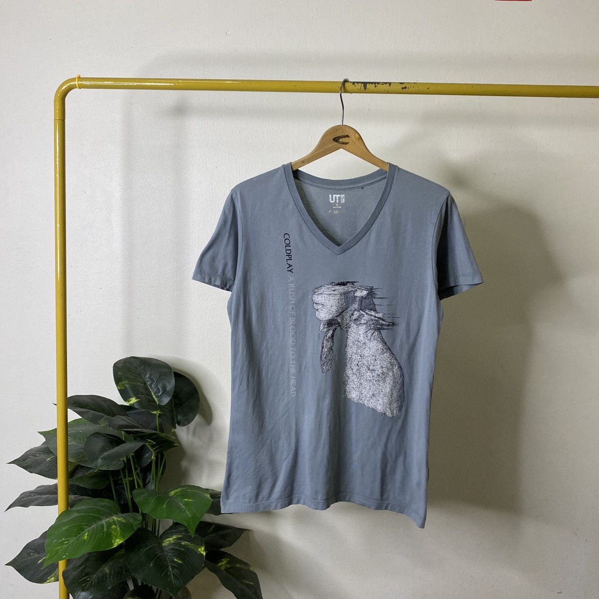 Band Tees Uniqlo UT x Coldplay Rock Band Collaboration Tee Size M / US 6-8 / IT 42-44 - 1 Thumbnail
