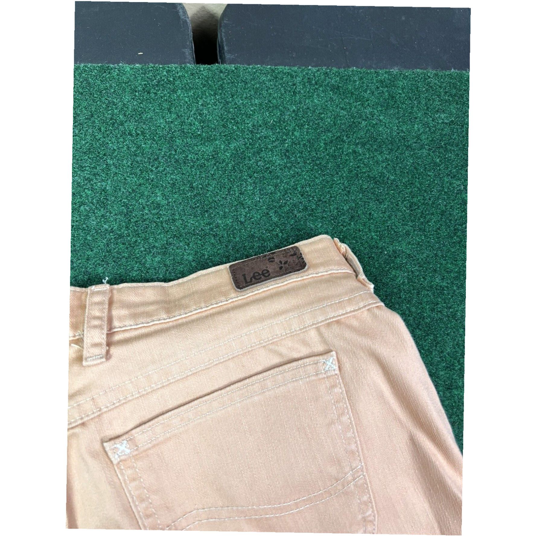 Lee LEE RIDERS MIDRISE Peach WOMENS JEAN SHORTS 10 med See Measurements Size 32" / US 10 / IT 46 - 3 Thumbnail