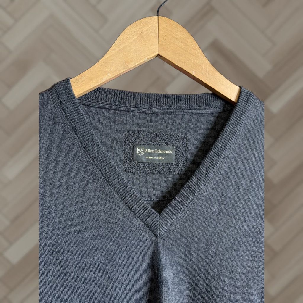 Allen Edmonds Allen Edmonds Sweater Men’s XL Black V-Neck Pullover Extra Fine Merino Wool Size US XL / EU 56 / 4 - 1 Thumbnail