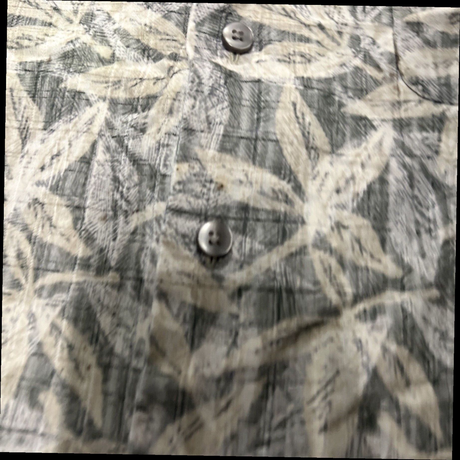 Van Heusen Van Heusen Hawaiian Shirt Mens Large 16-16.5 Green Beige Floral Short Sleeve Size US L / EU 52-54 / 3 - 5 Thumbnail