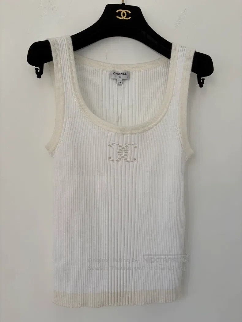 Chanel Chanel White double c hollow knitted vest Size XS / US 0-2 / IT 36-38 - 1 Thumbnail