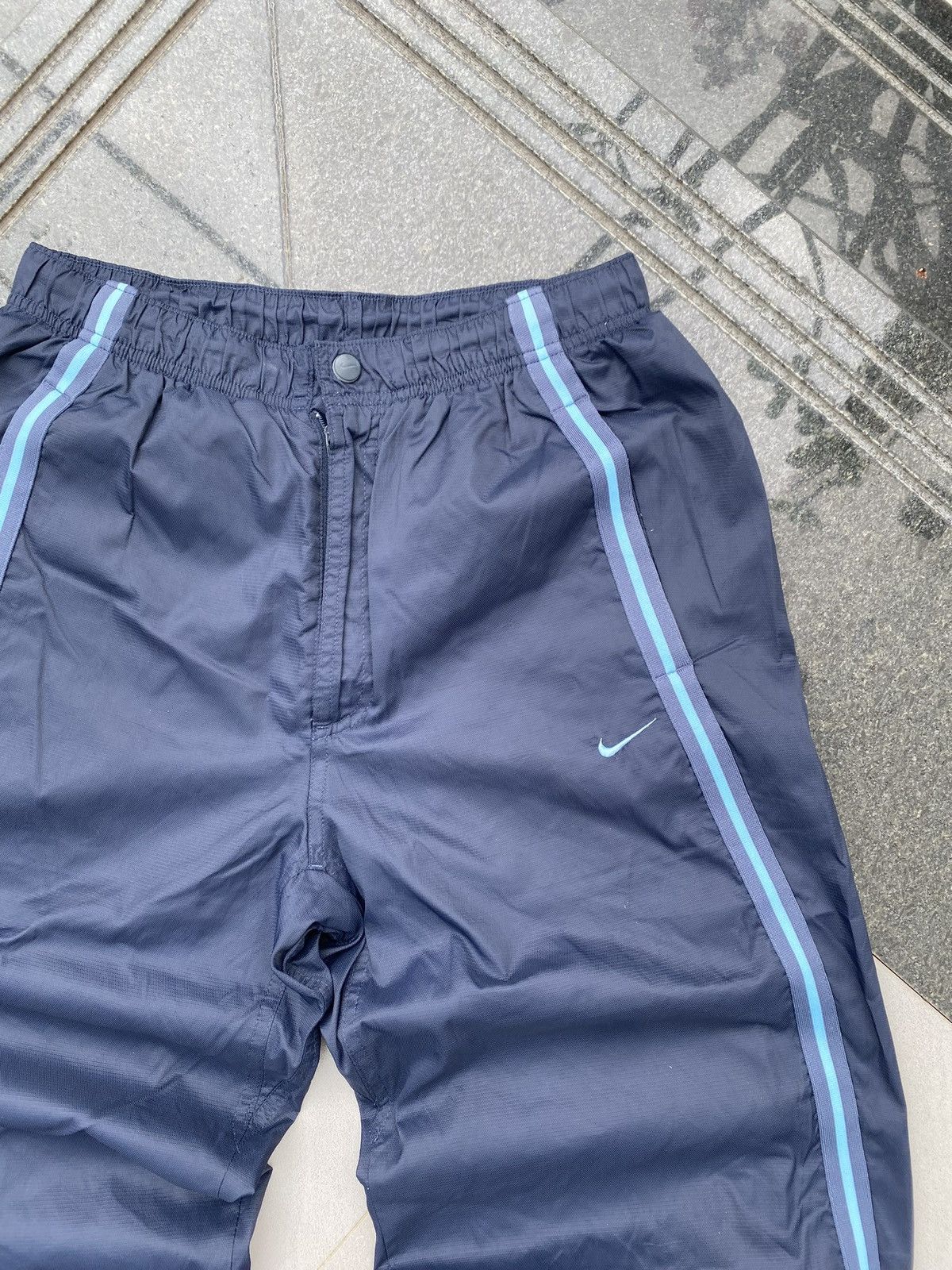 Nike × Vintage 90’s NIKE RARE Y2K LOGO RETRO SWOOSH NYLON TRACK PANTS Size US 33 - 3 Thumbnail