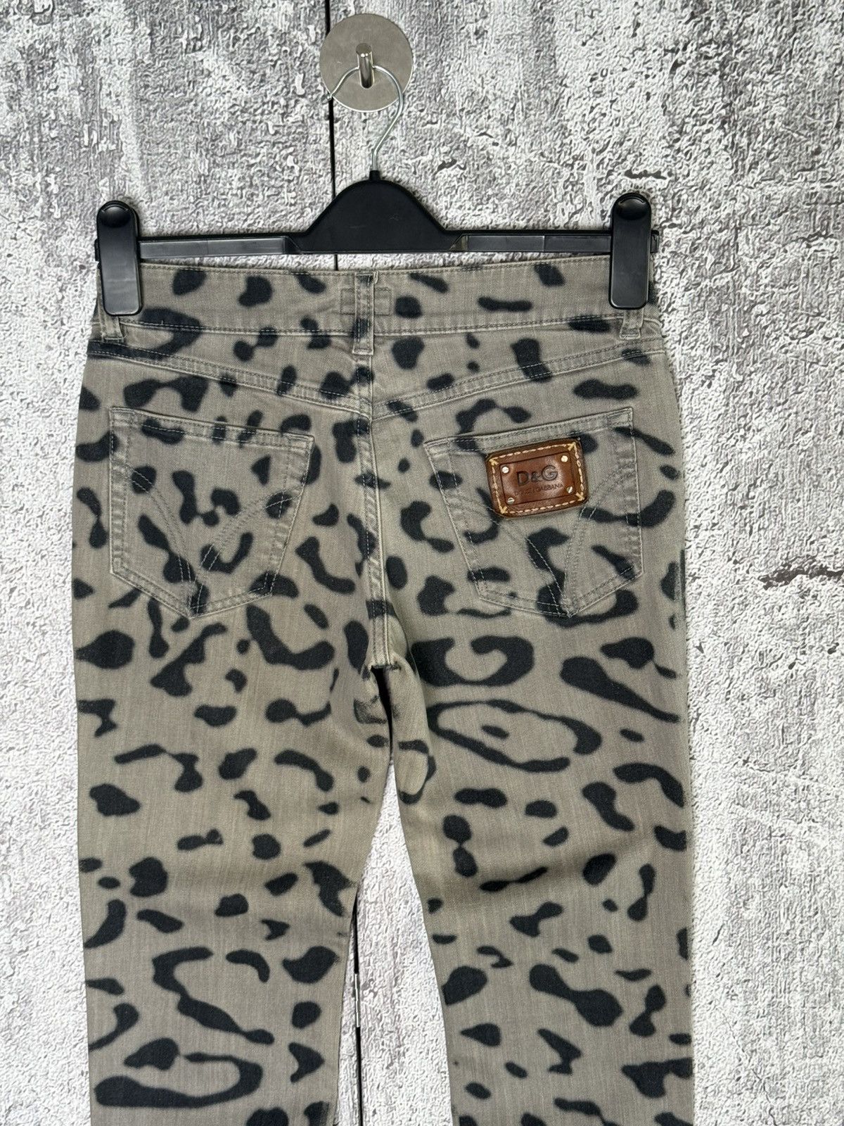 Dolce & Gabbana Y2K Dolce & Gabbana Jeans Leopard Print D&G Logo Denim Pants Size 25" / US 0 / IT 36 - 2 Thumbnail