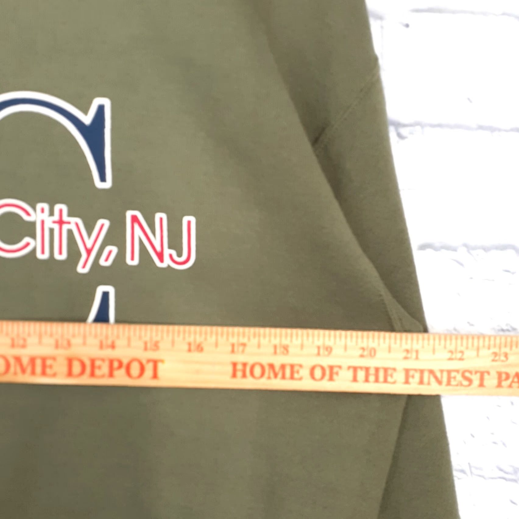 Soffe VINTAGE Soffe Sweatshirt Green USA Atlantic City New Jersey M Unisex Adults Crew Neck Long Sleeve Pullover Graphic Print Size US M / EU 48-50 / 2 - 3 Thumbnail