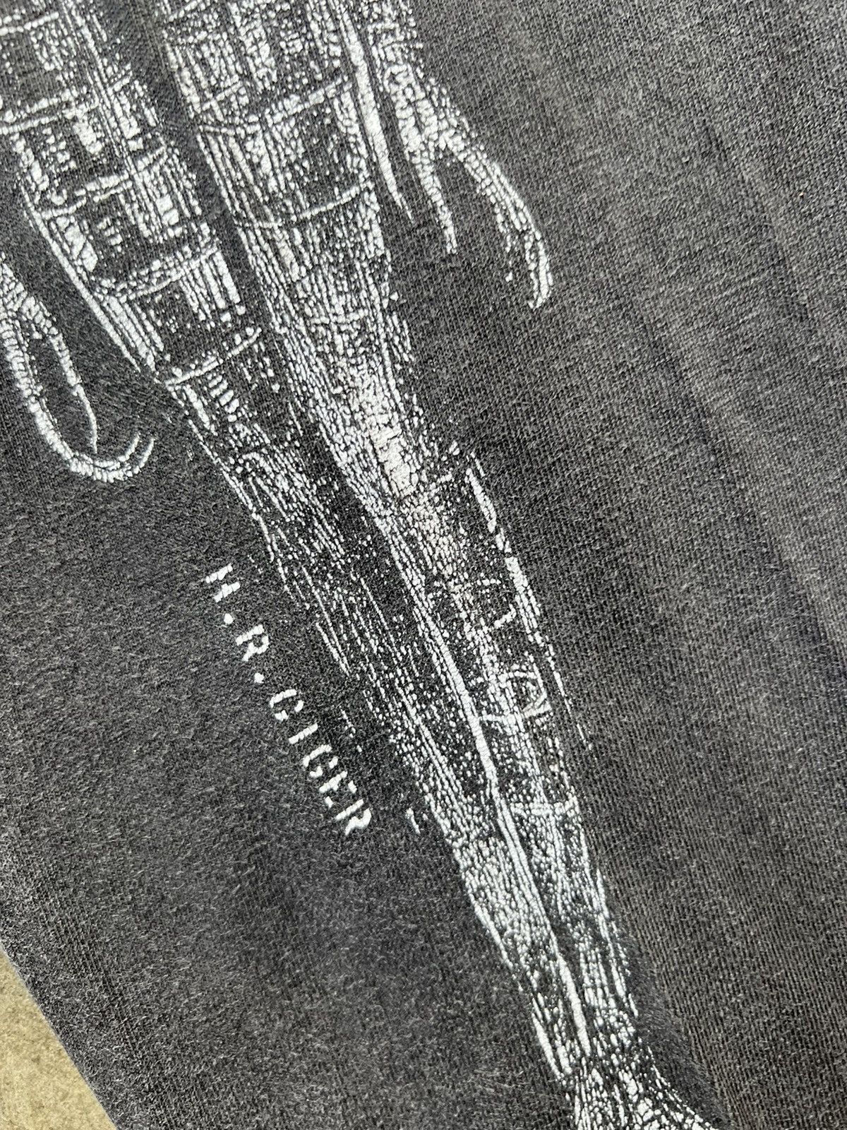 Vintage RARE ‘90s Species HR Giger Movie Promo Tee Shirt Alien Size US L / EU 52-54 / 3 - 5 Thumbnail
