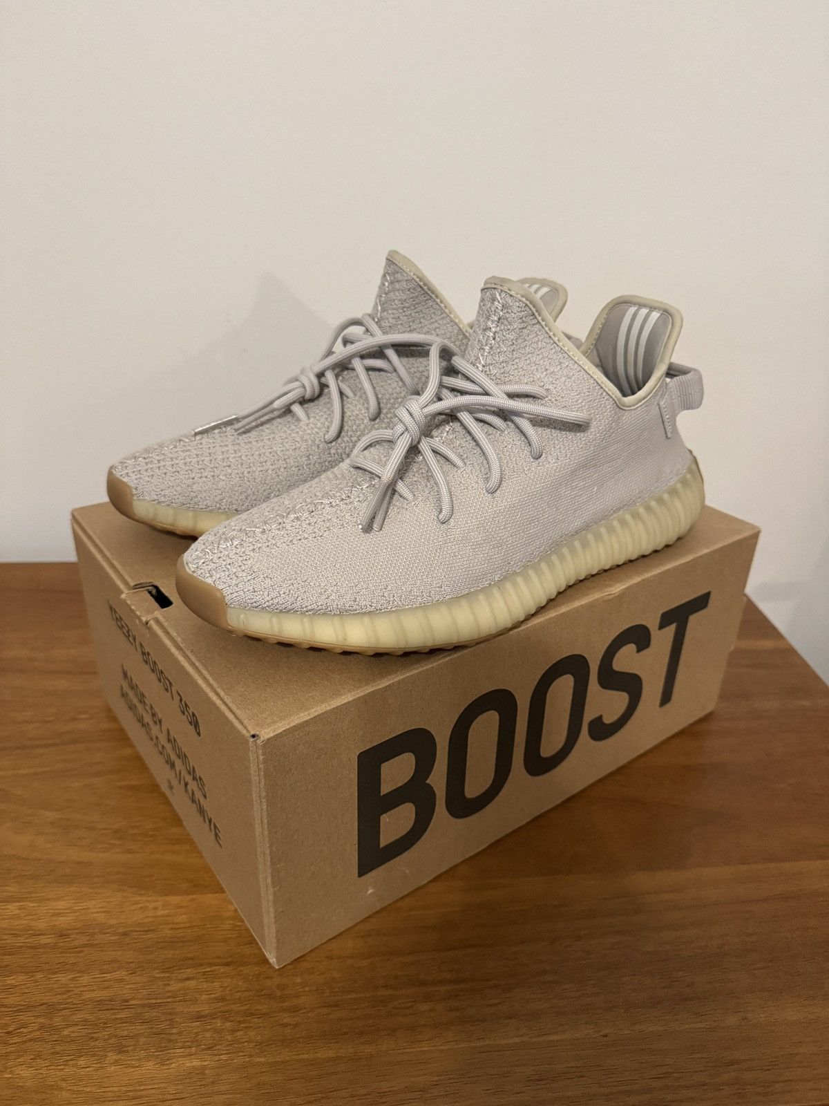 Adidas YEEZY BOOST 350 V2 Size US 11 / EU 44 - 1 Thumbnail