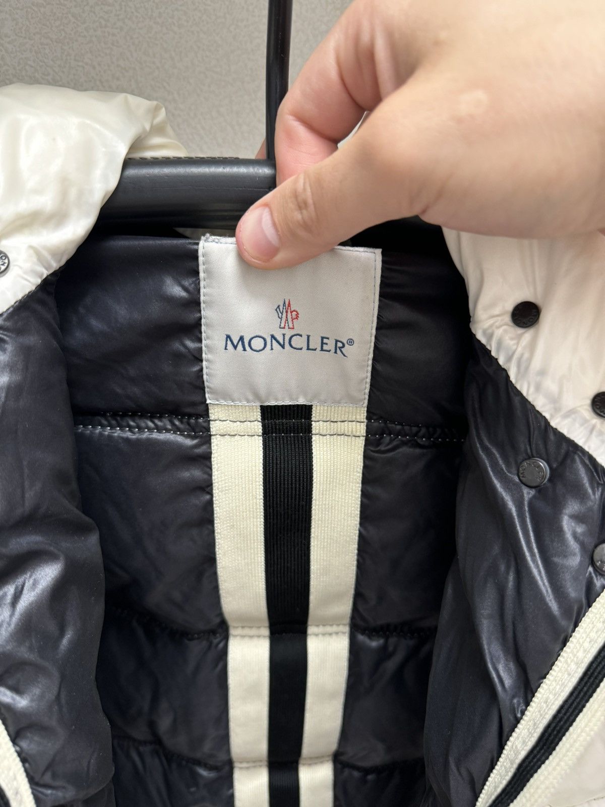 Moncler Moncler women puffer jacket 2 size S-M Size S / US 4 / IT 40 - 8 Thumbnail
