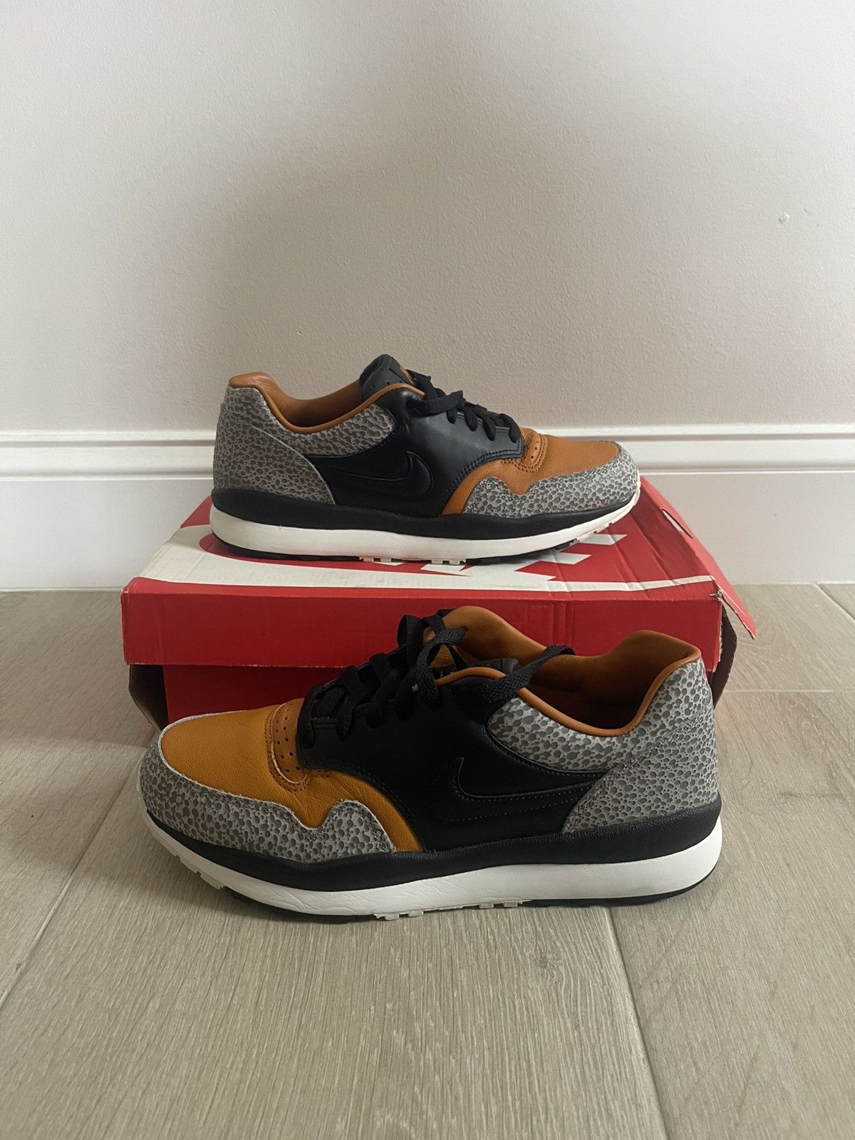 Nike Nike Air Safari QS Size 8.5 Worn Once Size US 8.5 / EU 41-42 - 1 Thumbnail