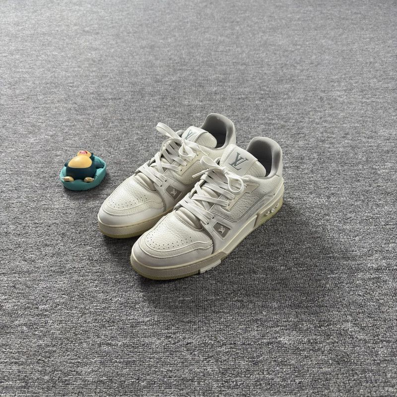 Louis Vuitton Trainer Low-Top Sneakers in White 0079