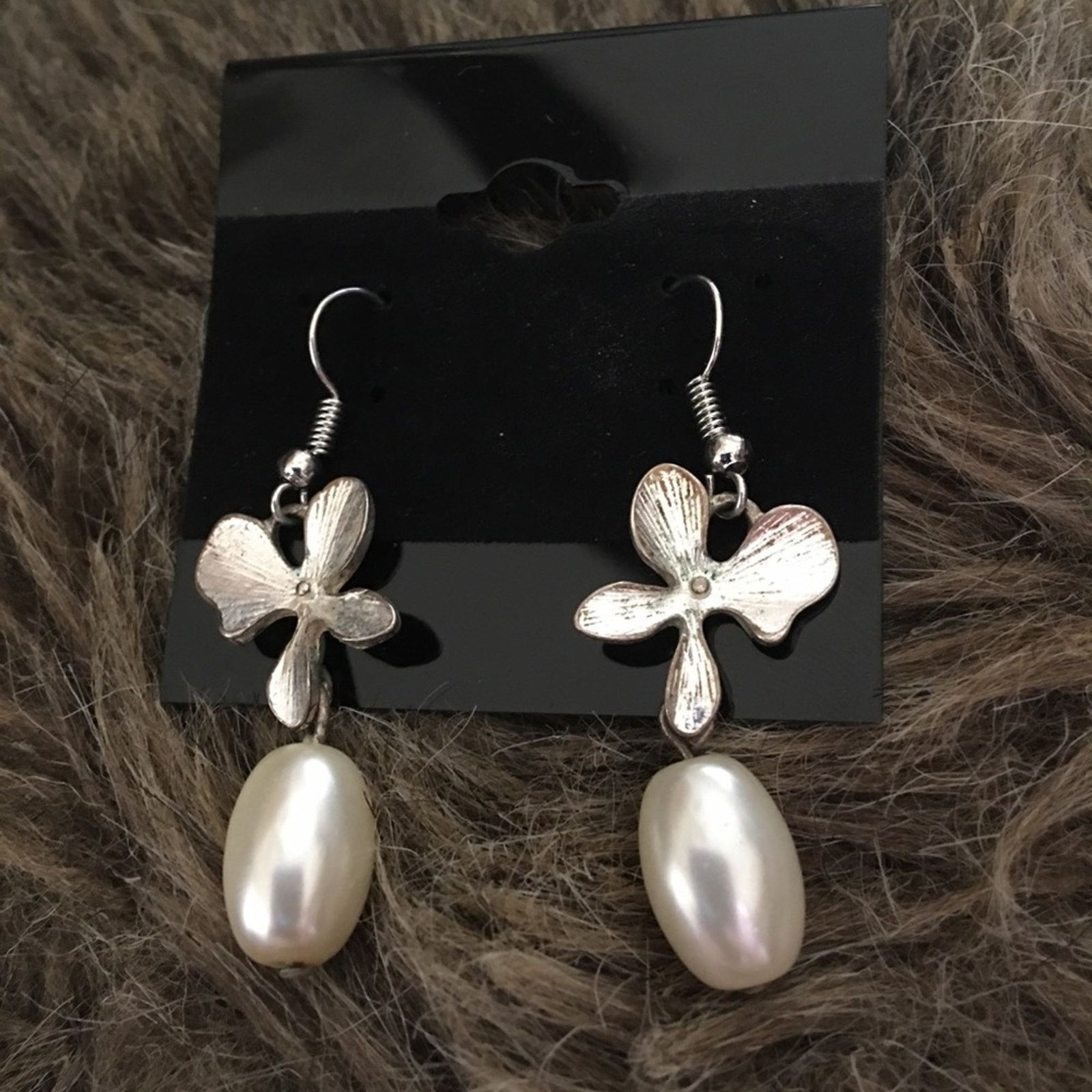 Vintage Vintage silver tone floral dangle pearl earrings Size ONE SIZE - 2 Thumbnail