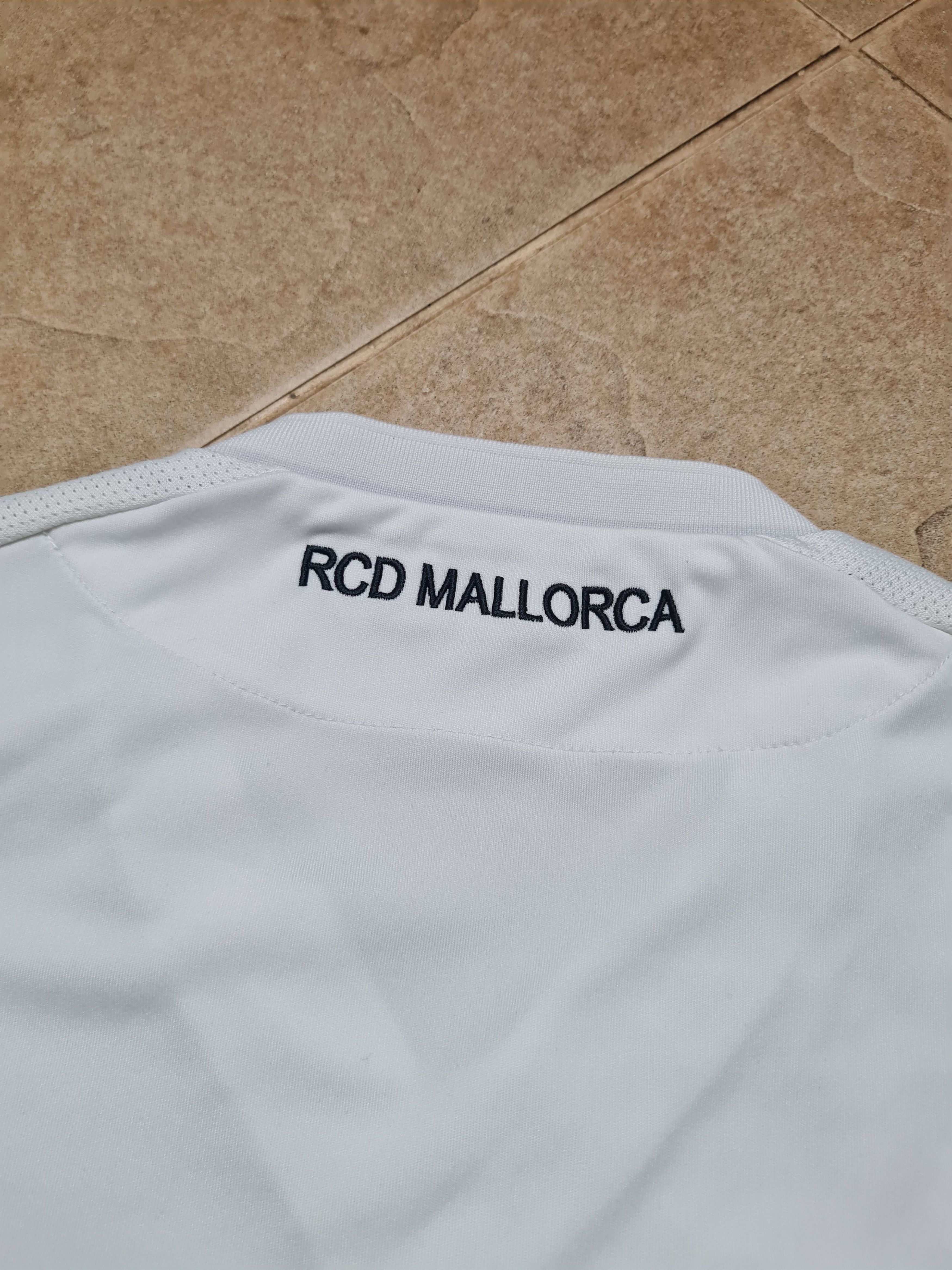 Macron MACRON WHITE REAL MALLORKA 2015/2016 AWAY FOOTBALL SHIRT Size US L / EU 52-54 / 3 - 8 Thumbnail