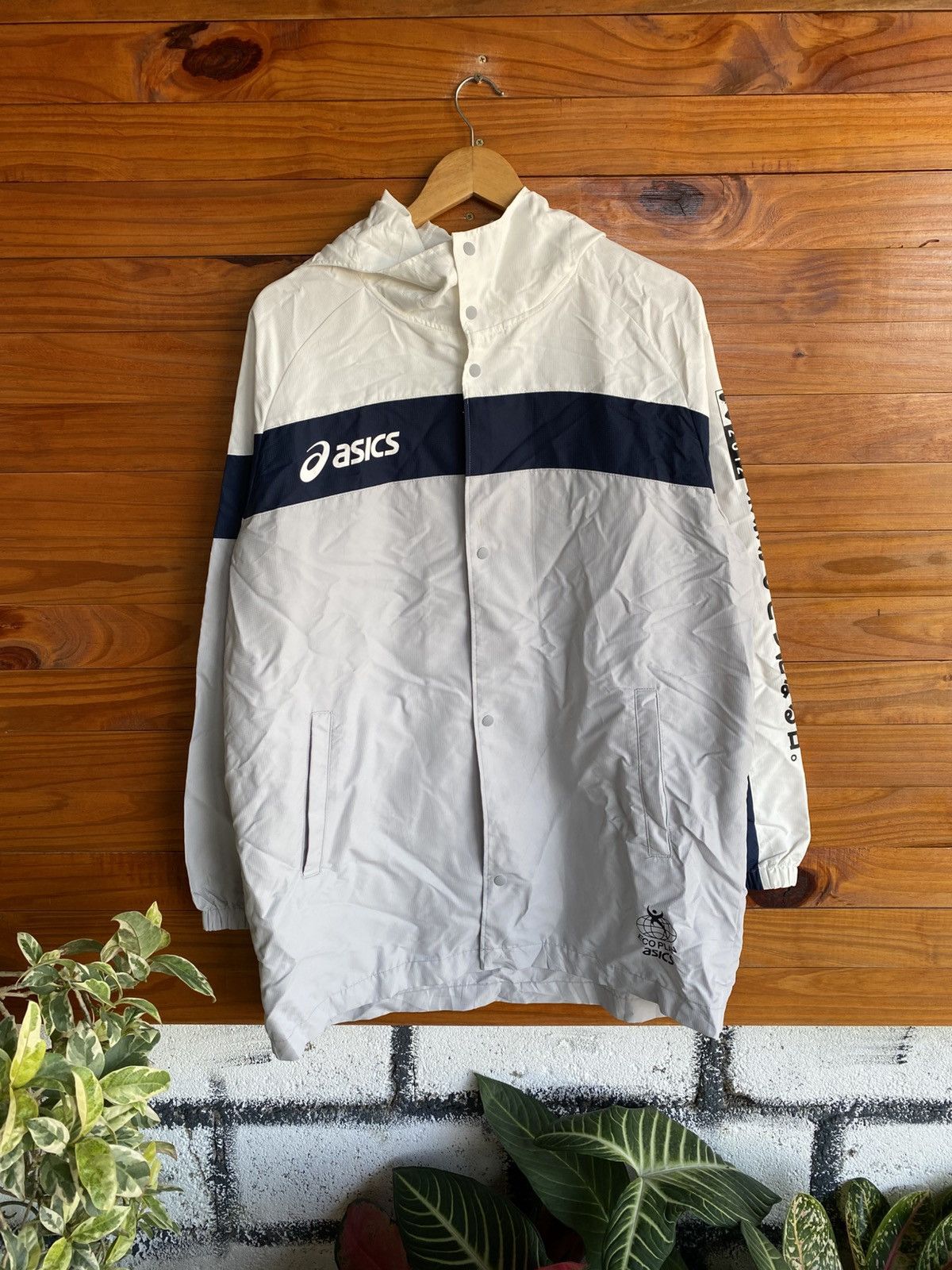 Asics Vintage ASICS Official Hooded Windbreaker Jacket White Navy Size US L / EU 52-54 / 3 - 10 Thumbnail