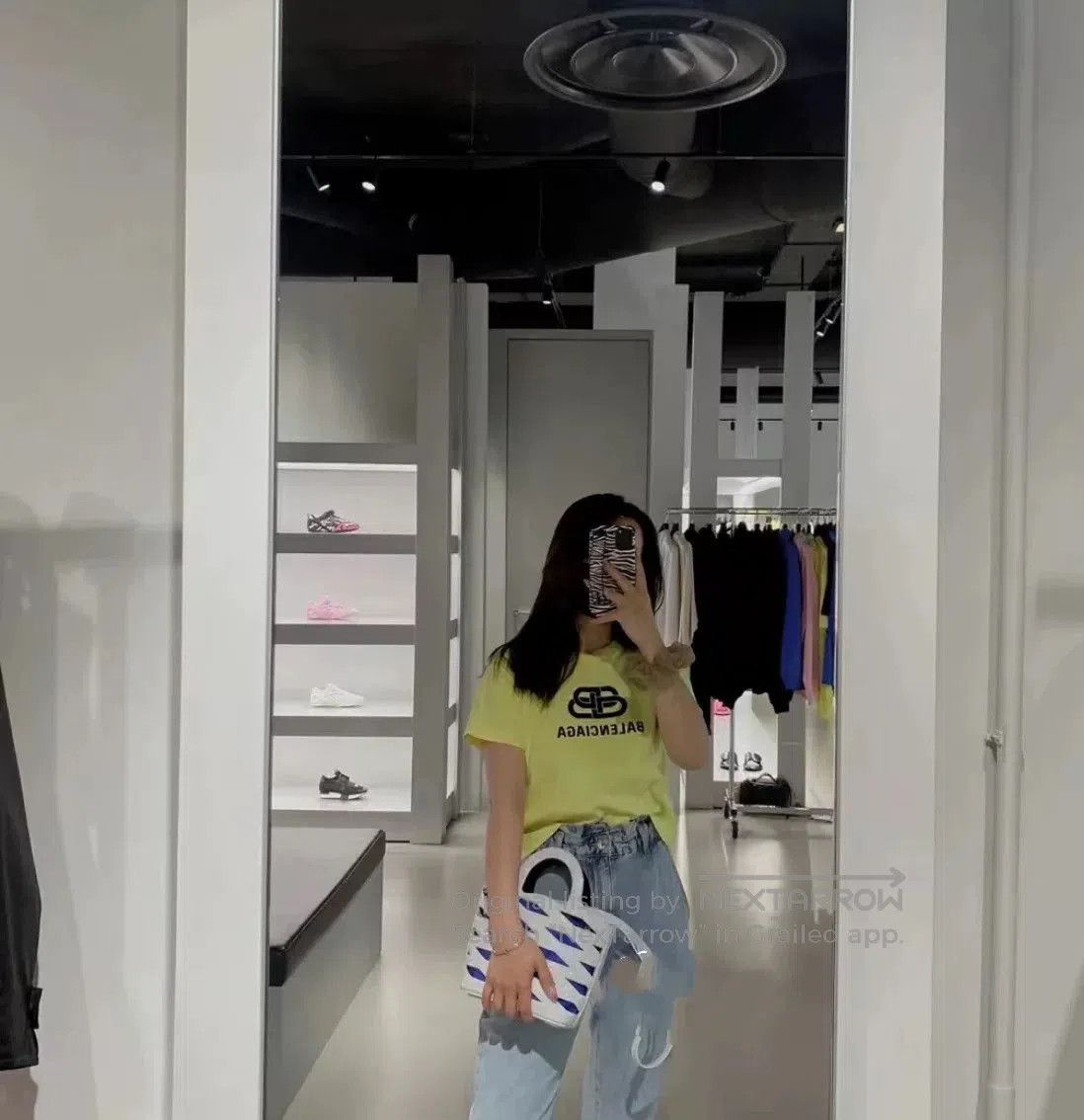 Balenciaga Balenciaga Lock Yellow Short-Sleeve M. Size M / US 6-8 / IT 42-44 - 2 Thumbnail