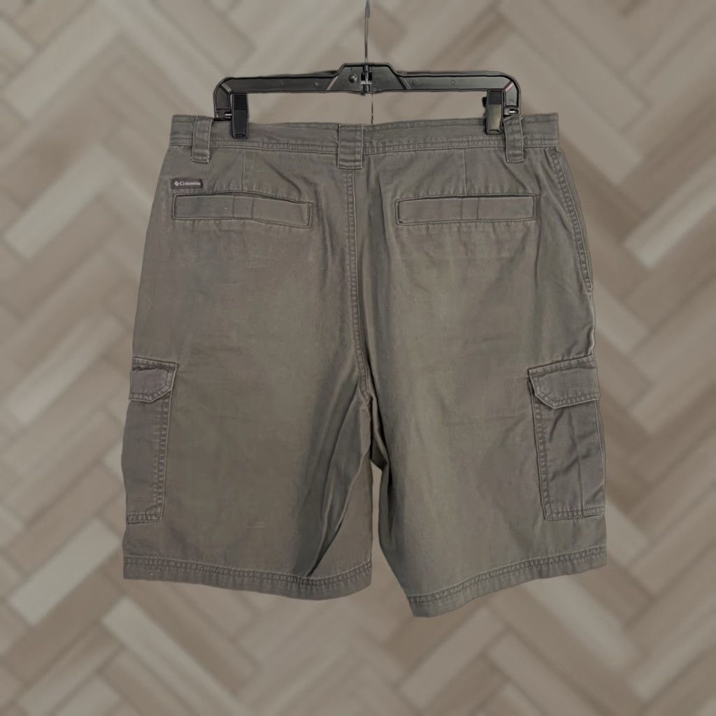 Olive Columbia Cargo Shorts Mens Olive Green 34 Waist 10" Inseam Zip Closure Casual Outdoor Pocket Cargo Pockets Cotton Size US 34 / EU 50 - 1 Thumbnail