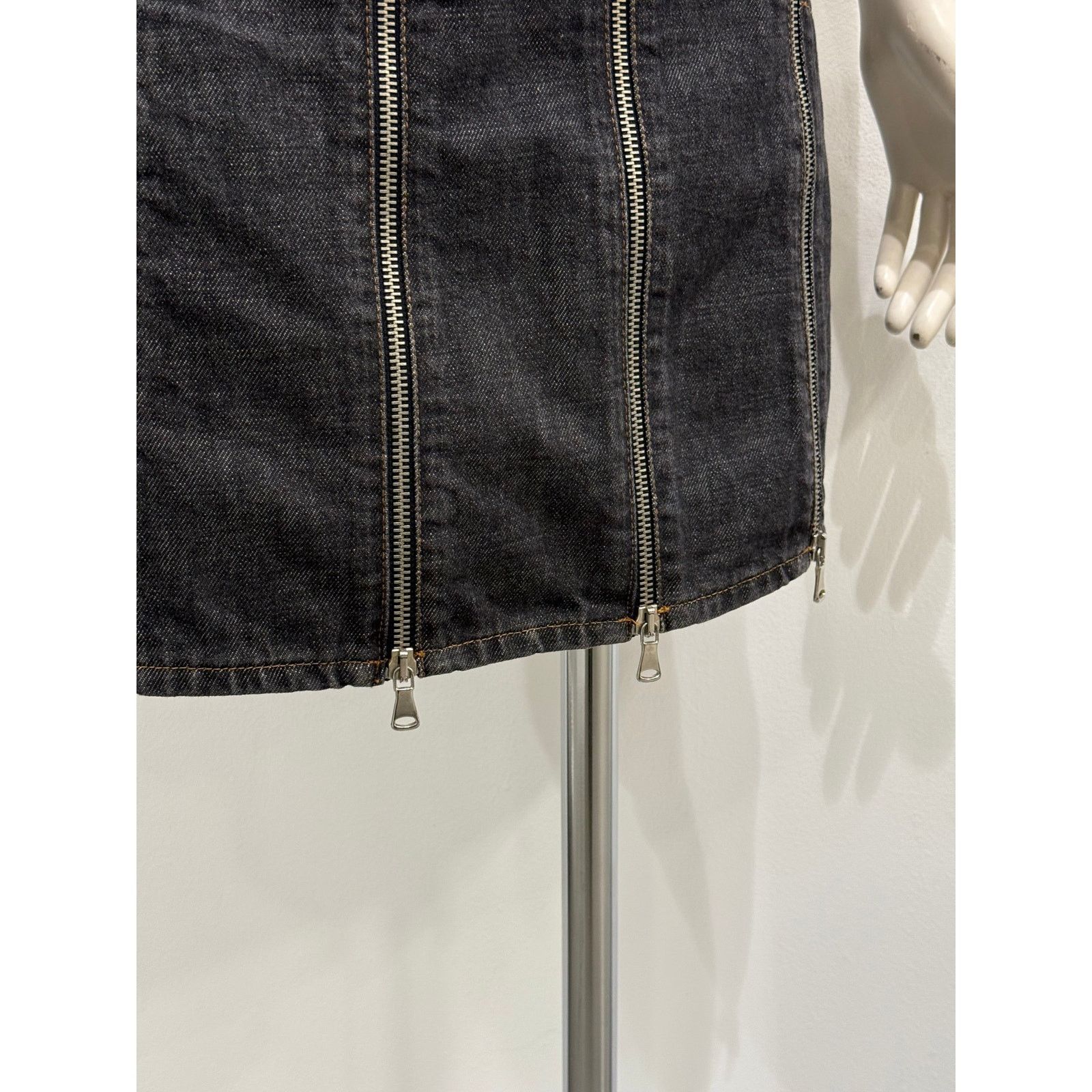 Dolce & Gabbana S/S2004 Dolce & Gabbana full zip mini skirt Size 28" / US 6 / IT 42 - 4 Thumbnail