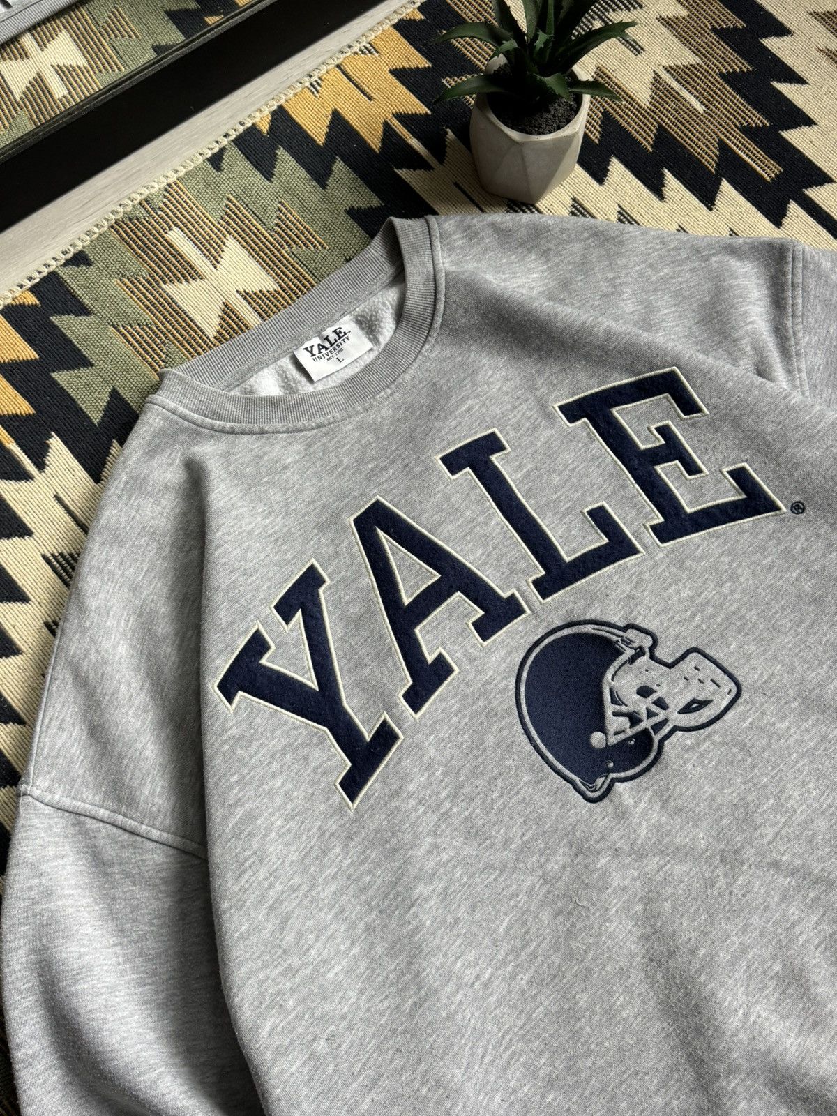 Vintage Vintage Yale University Oversized Sweatshirt Size US L / EU 52-54 / 3 - 4 Thumbnail