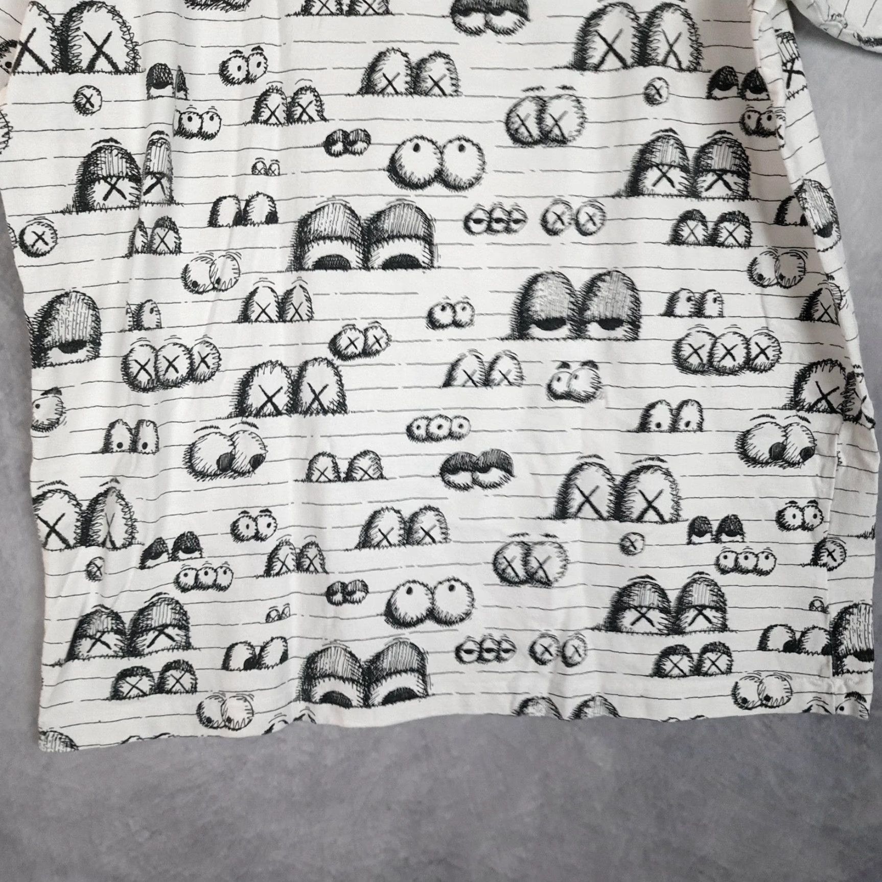 Uniqlo Uniqlo KAWS UT Shirt Mens Large White All Over Eyes Graphic Tee Streetwear Size US L / EU 52-54 / 3 - 6 Thumbnail