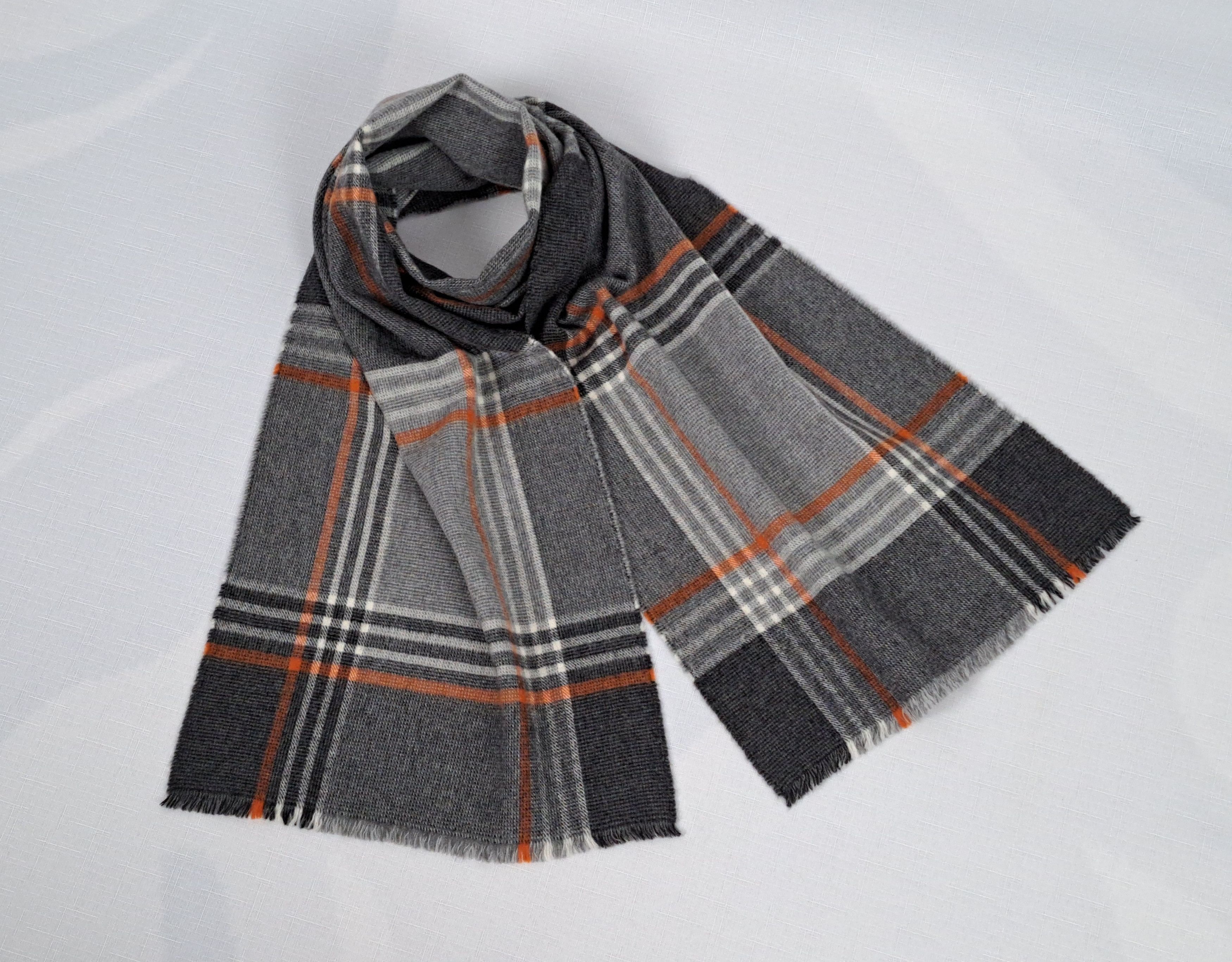 Johnstons Of Elgin Johnstons Of Elgin merino wool scarf. Made in Scotland. Size ONE SIZE - 3 Thumbnail