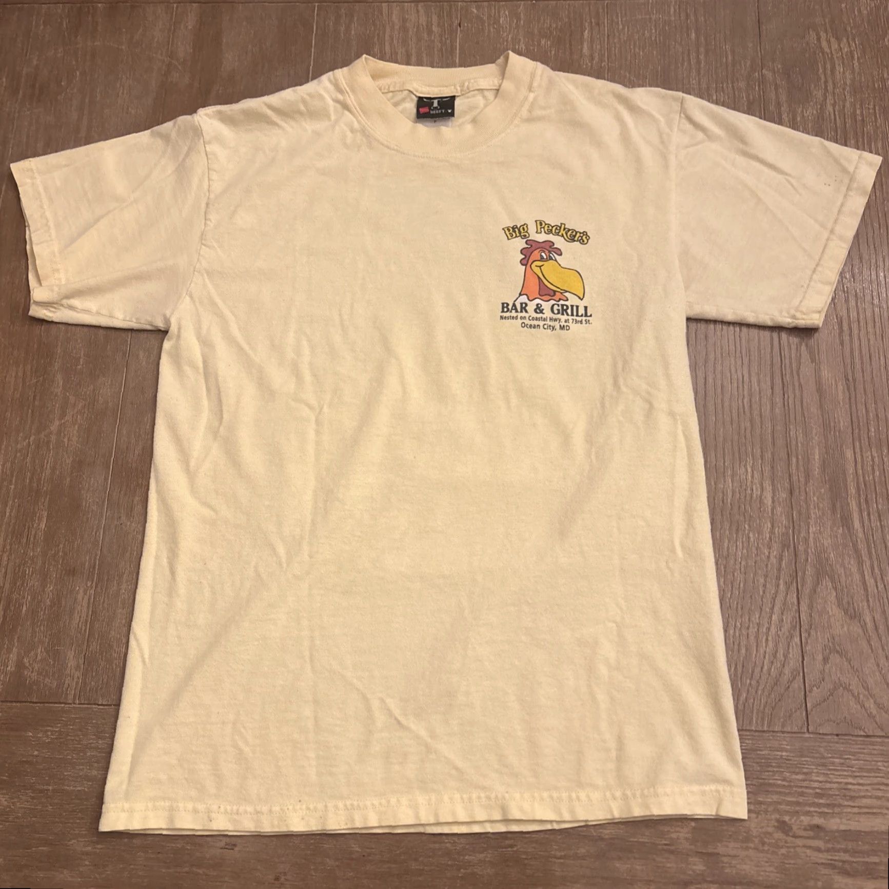Hanes VINTAGE Hanes T-Shirt Big Peckers Bar and Grill Summer Beach Yellow Adult Small Mens Size US S / EU 44-46 / 1 - 2 Thumbnail