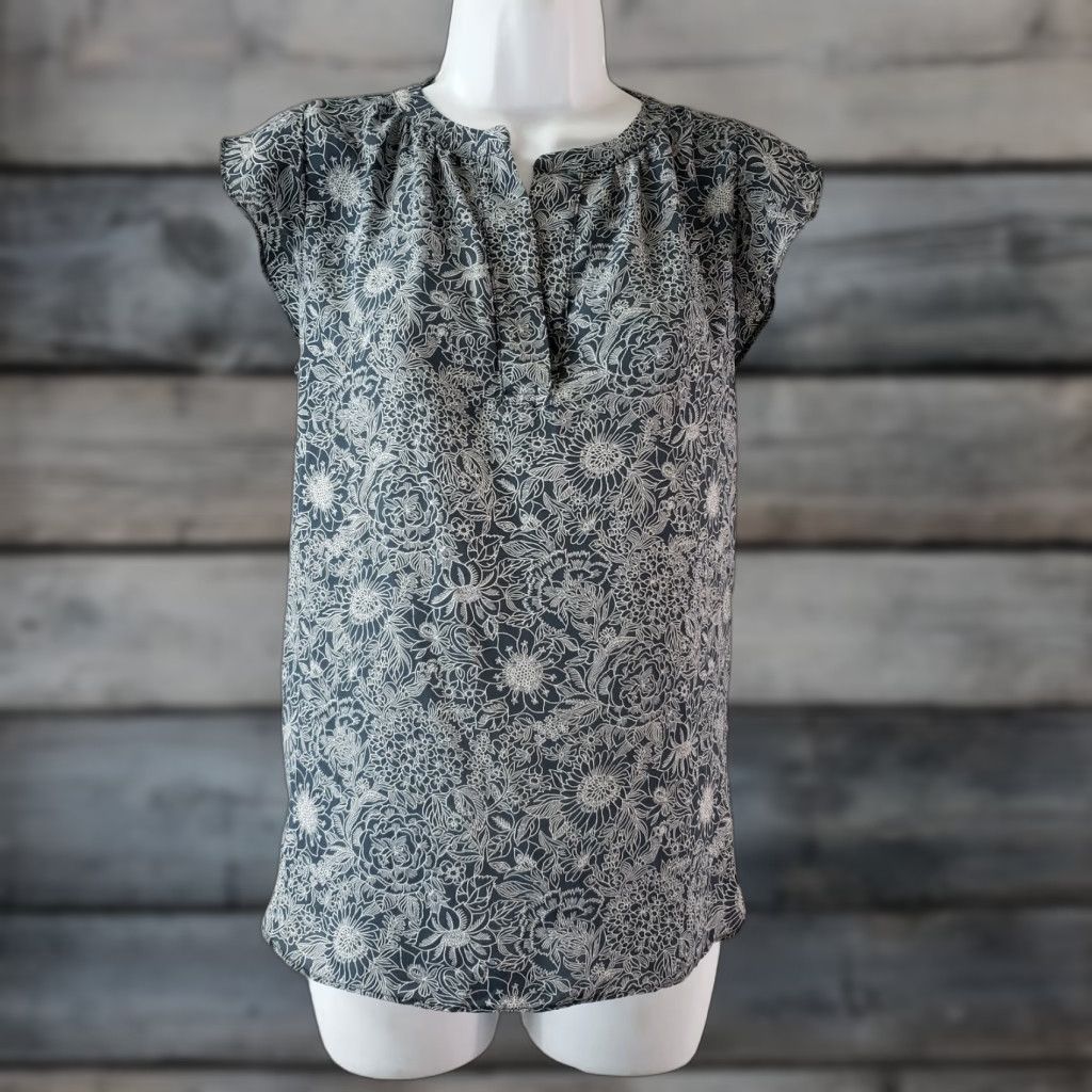 Ann Taylor Ann Taylor LOFT Womens Top Blouse Sleeveless Rayon Floral Gray Blue XS PXS Petite XS Woman Girls? Size XS / US 0-2 / IT 36-38 - 1 Thumbnail