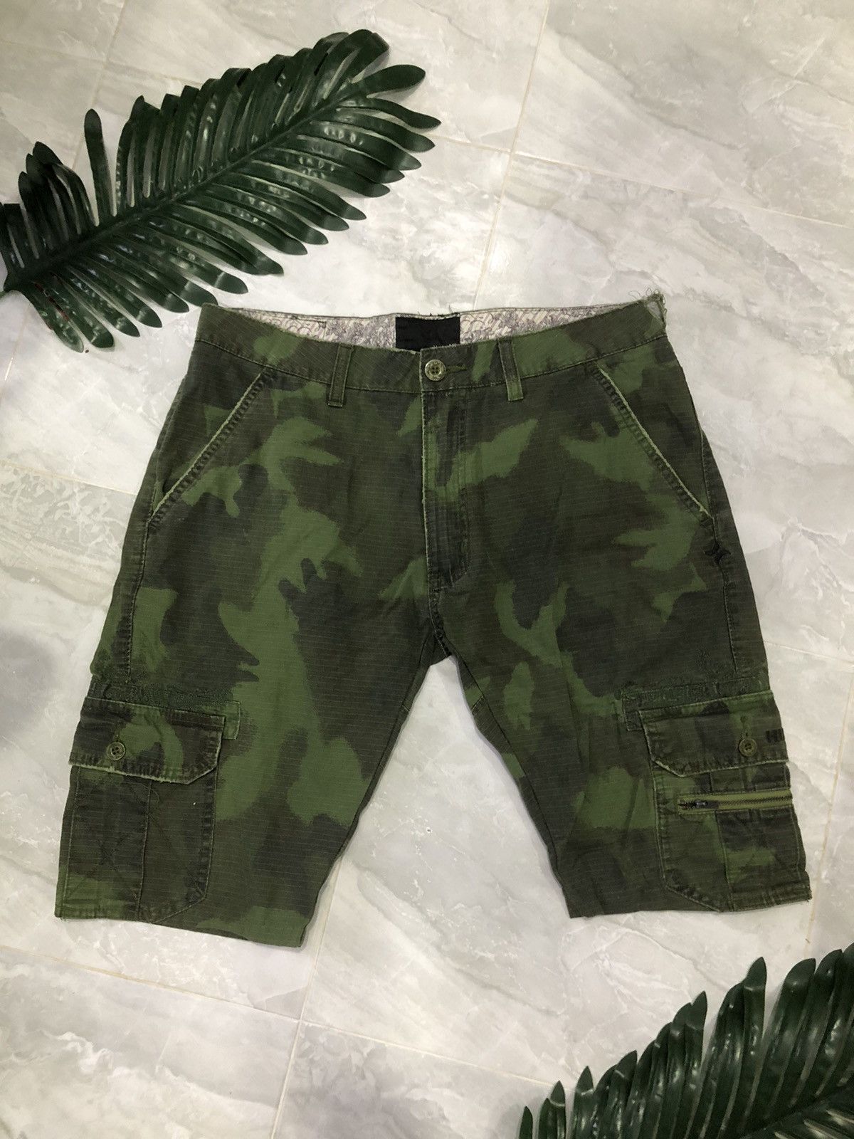Hurley Hurley Camo Military Style Short Pants Size US 32 / EU 48 - 1 Thumbnail