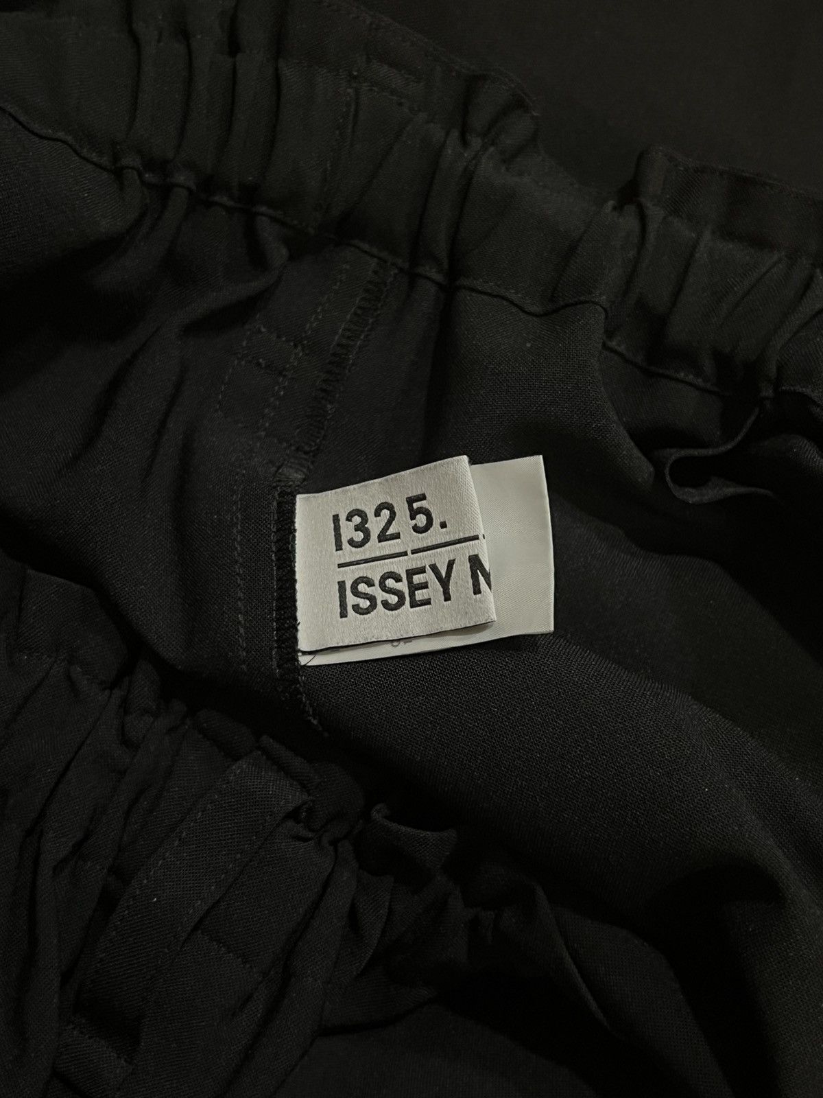 Issey Miyake Issey Miyake black asymmetrical drop crotch pants Size 29" - 5 Thumbnail