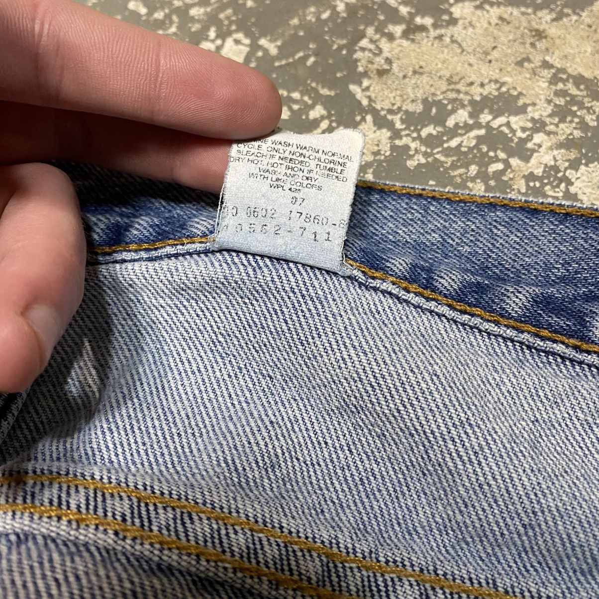 Levi's × Vintage Vintage Levi’s 560 Baggy Fit Blue Denim Jeans USA 90s Size US 33 - 13 Thumbnail