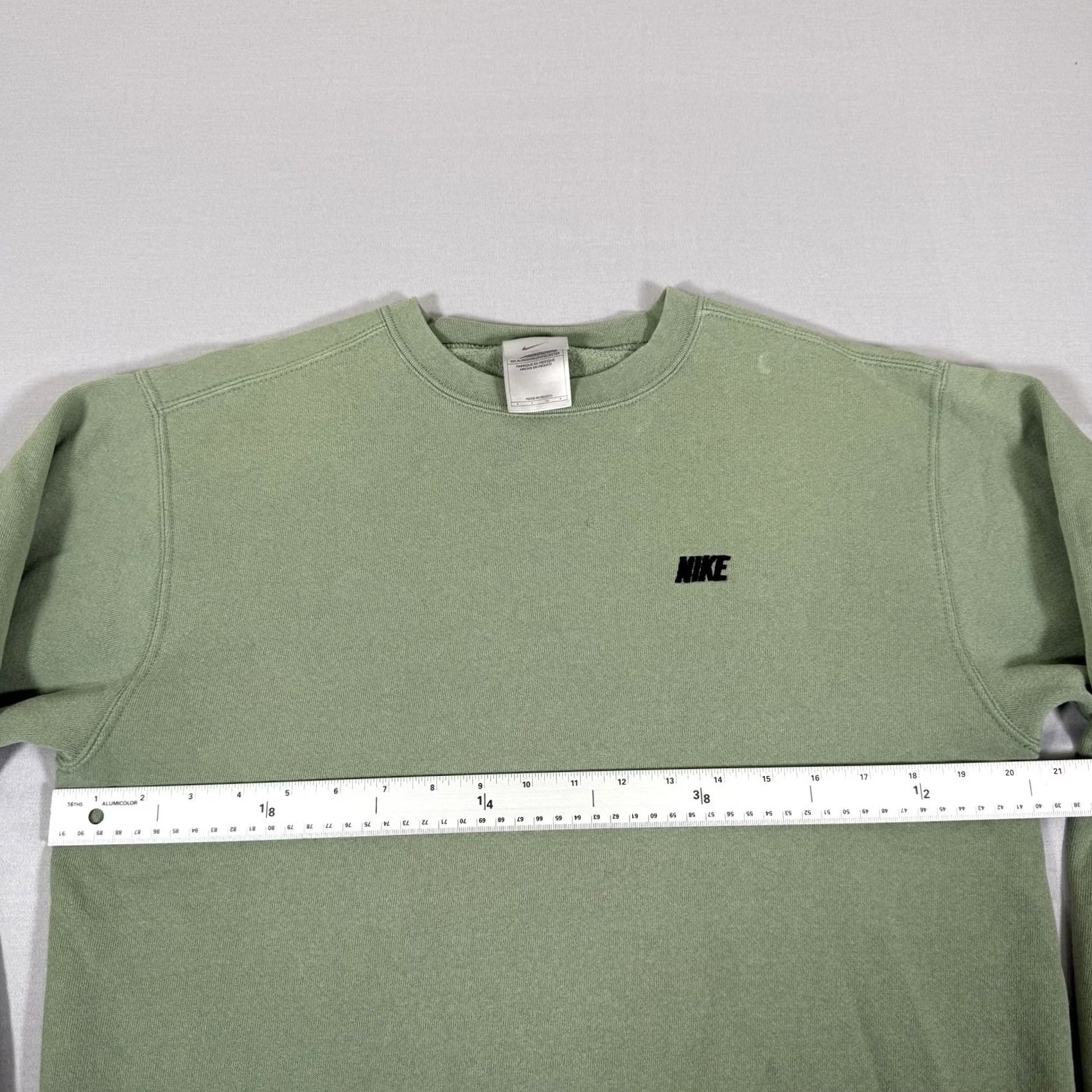 Nike VINTAGE Nike Sweatshirt Mens Small Green Embroidered Logo 90s Y2K Crew Neck Pullover Sweatshirt Size US S / EU 44-46 / 1 - 5 Thumbnail
