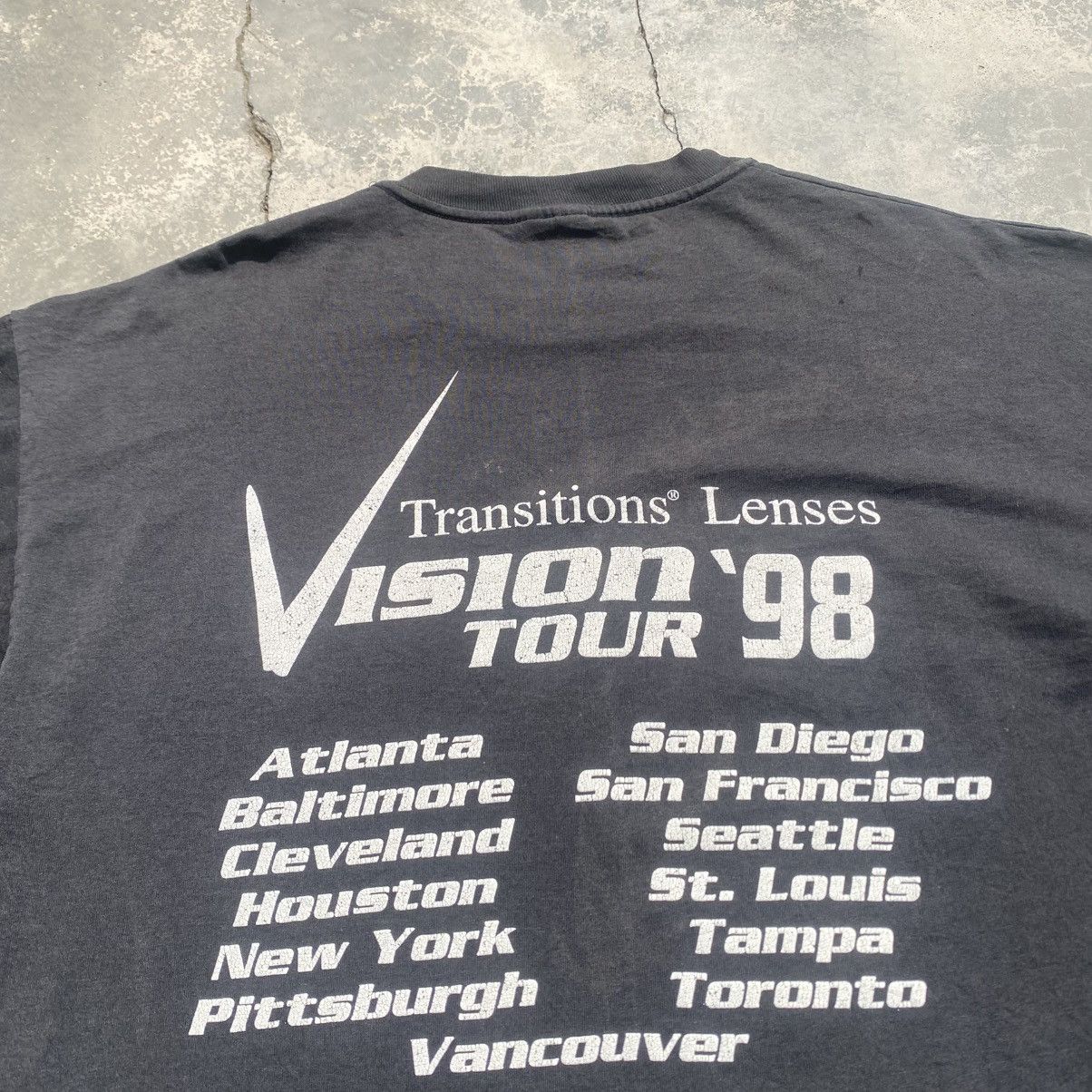 Band Tees Distressed Boxy 1998 VISION TOUR Transitions Lenses tee Size US XL / EU 56 / 4 - 4 Thumbnail
