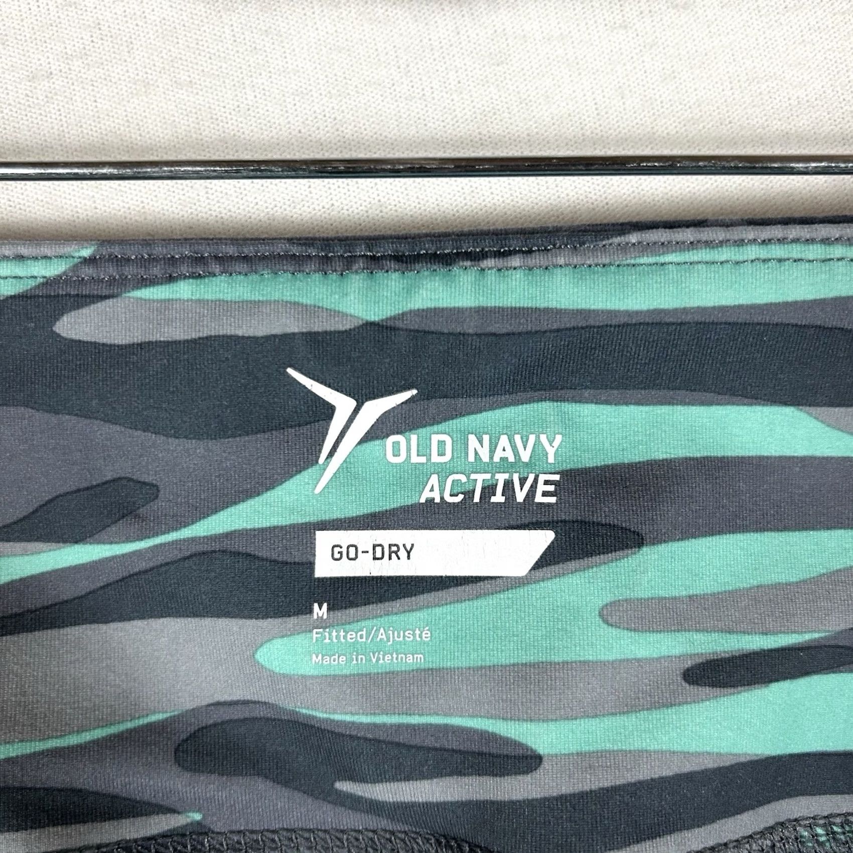 Old Navy Old Navy Capri Leggings Women's M Teal Camouflage Go-Dry Activewear Slim Fit Pants 21in Inseam Size 32" / US 10 / IT 46 - 2 Thumbnail